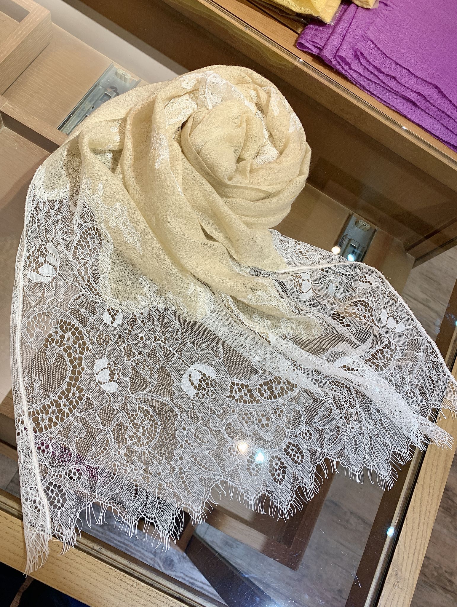 WM100 Scarfesia 蕾絲黃色絲巾 100%pashmina