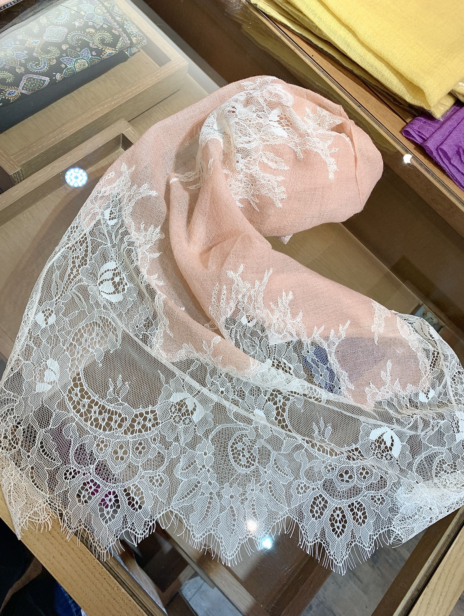 WM101 Scarfesia 蕾絲粉色絲巾 100%pashmina