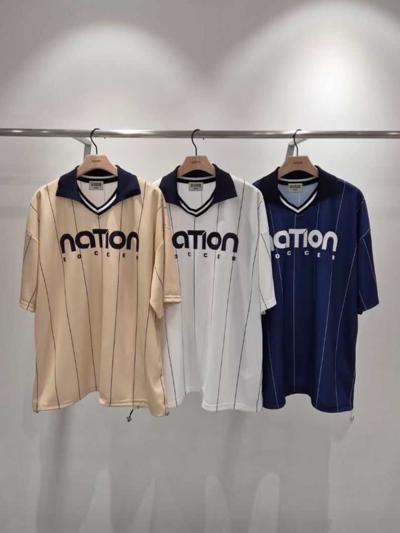 反領英文字短袖Tee AVOIR-012T