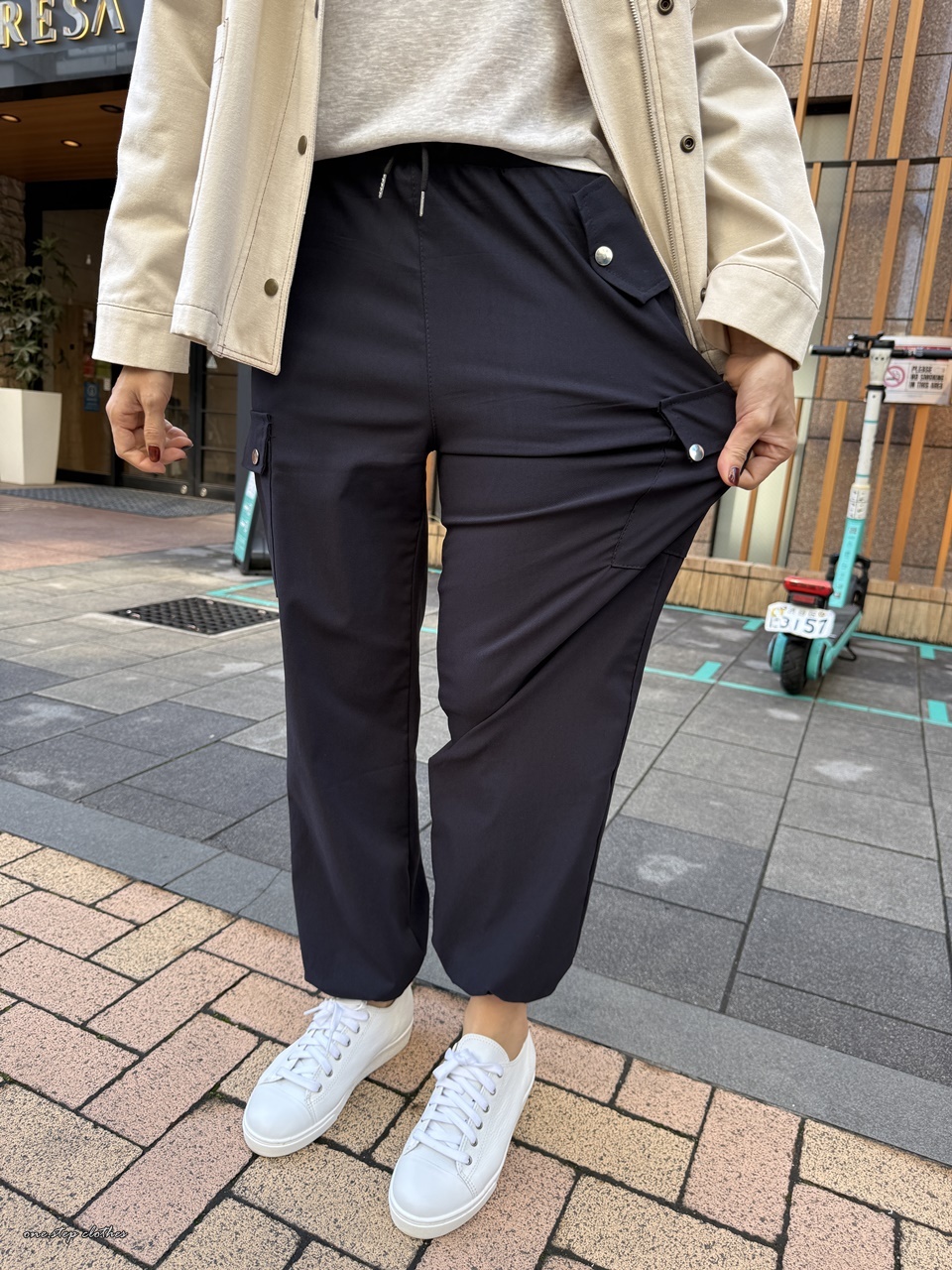 正韓深藍釘釦超彈性縮口褲