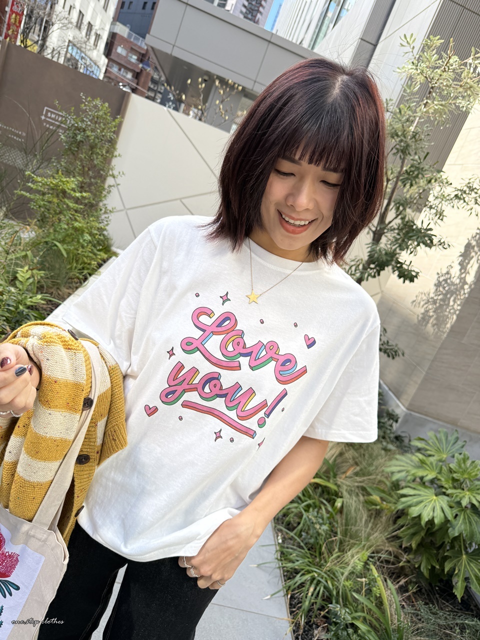 正韓彩虹LOVE字母上衣