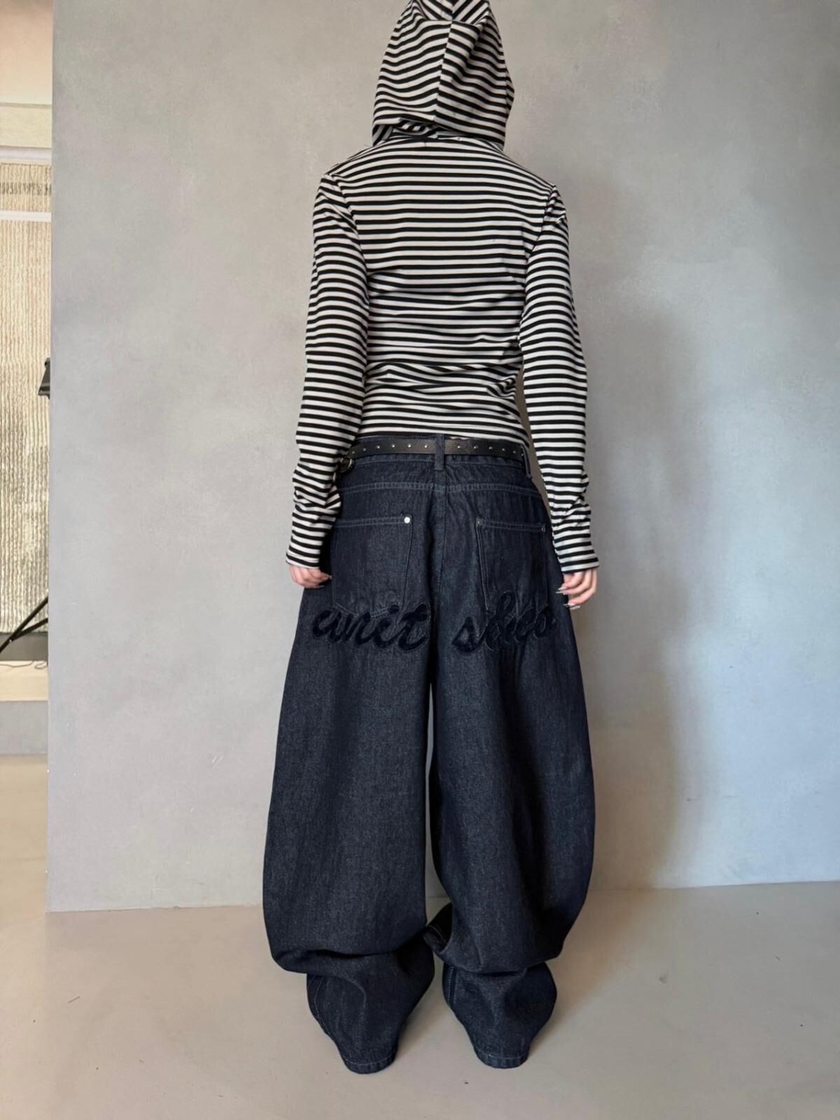 英文字鬆身牛仔褲 Seeot-106P