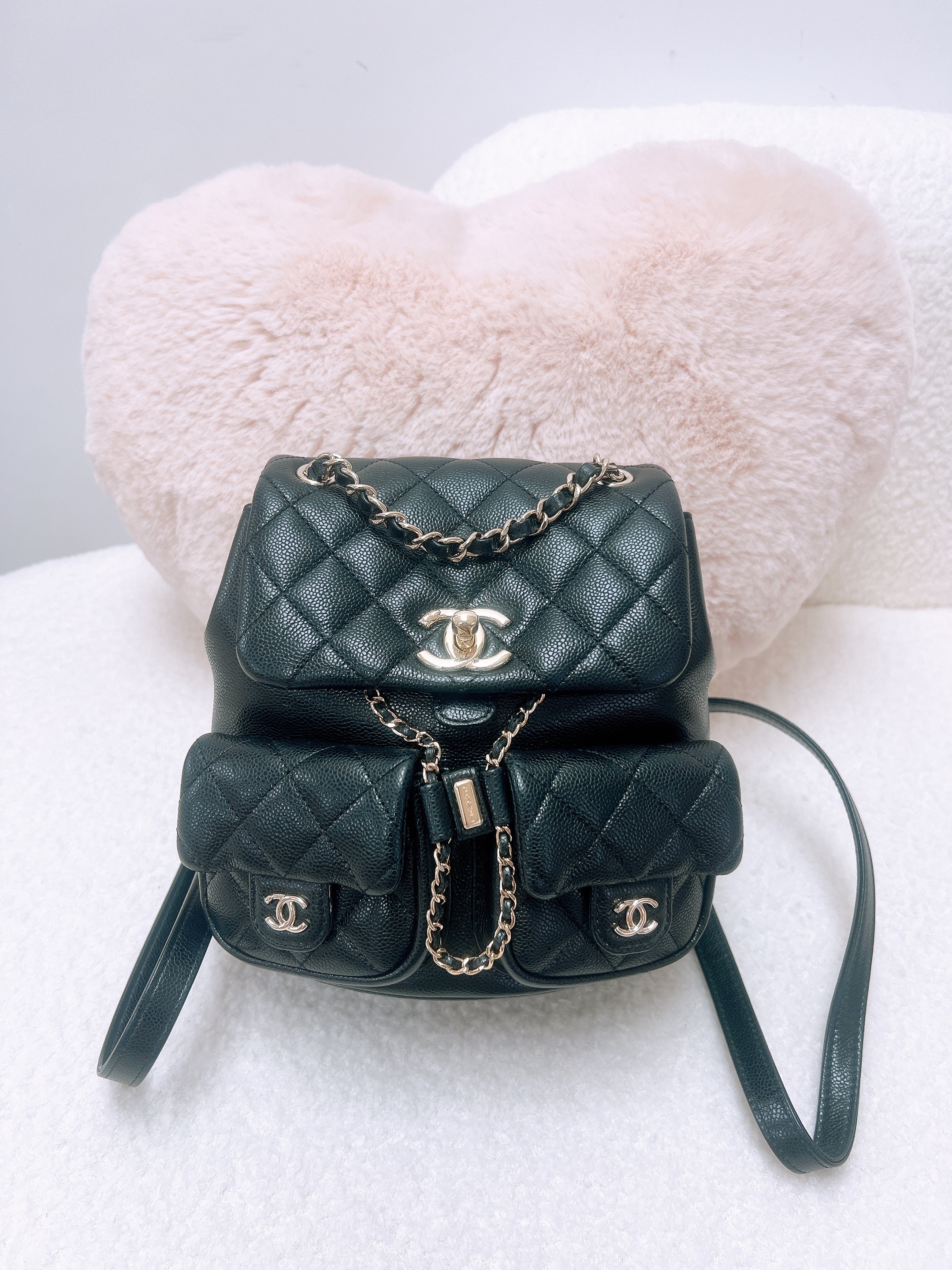 Chanel duma backpack medium (black caviar/ GHw)