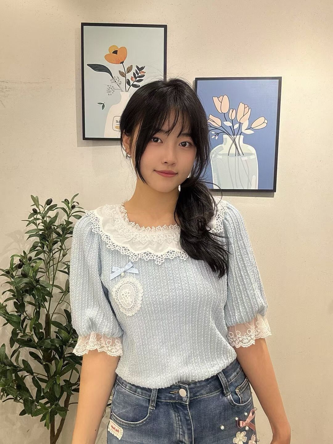 徽章蕾絲領短袖上衣