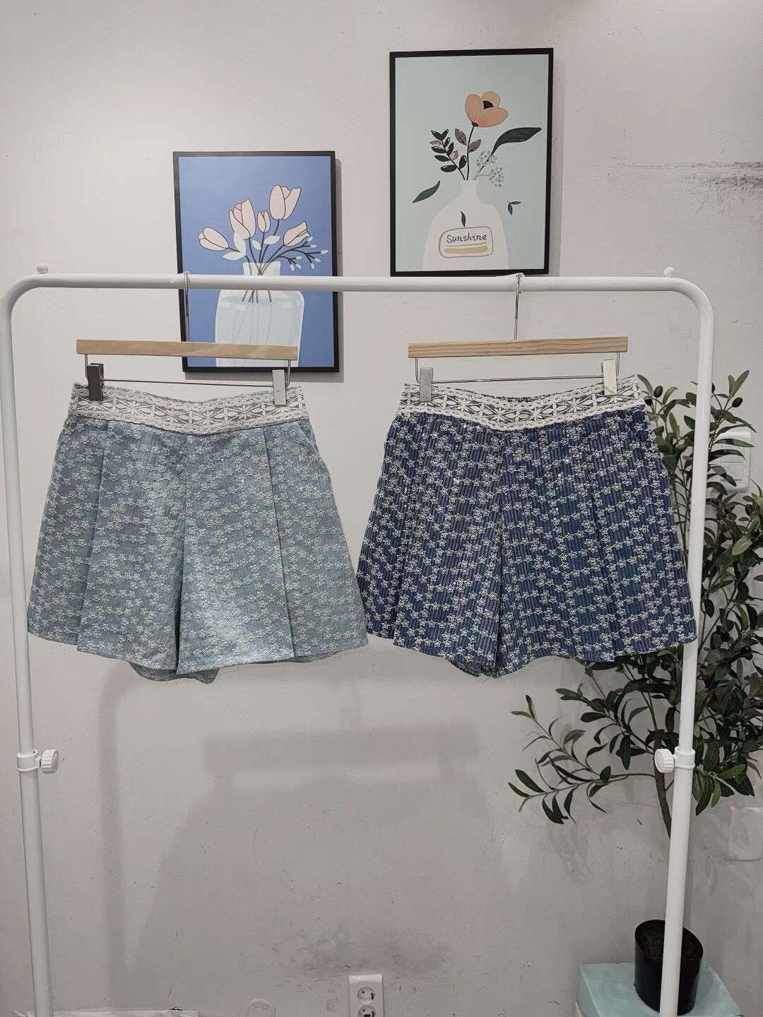 牛仔蕾絲花短褲