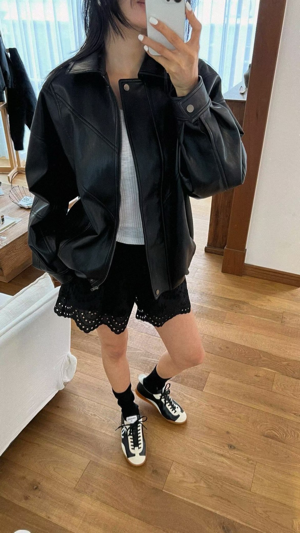 洞洞鋸齒褲腳短褲