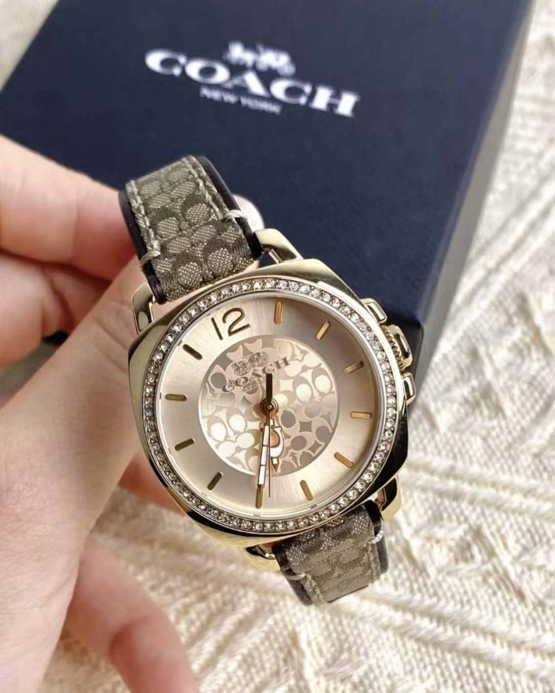 COACH BOYFRIEND 經典老花 金色 水鑽 小牛皮 石英機芯 手錶