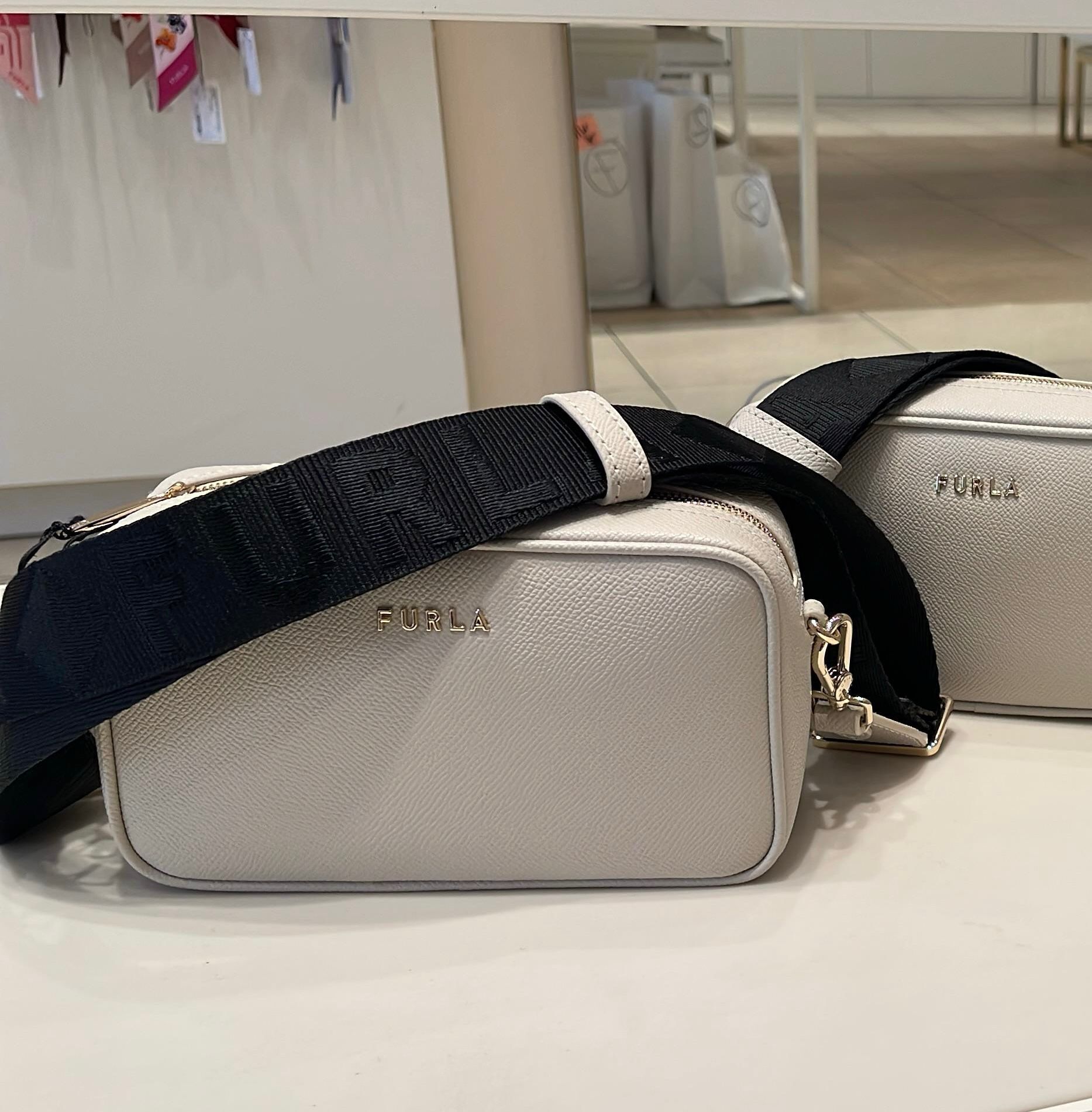 【預購】FURLA H031601 斜咩相機包