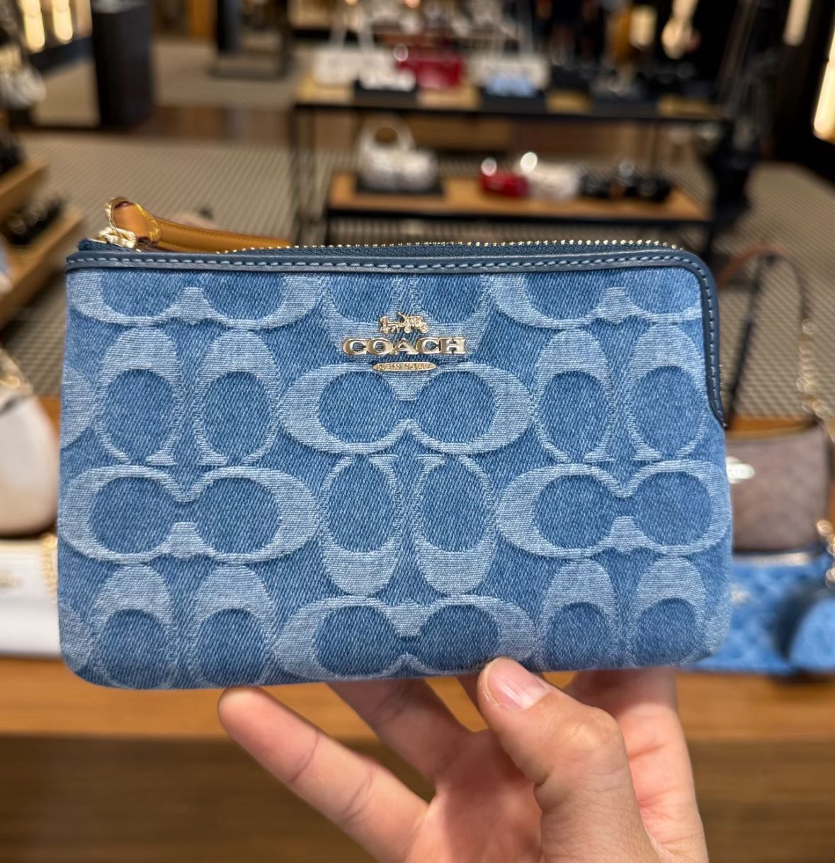 【預購】COACH CDF26 H031605 牛仔手拿包