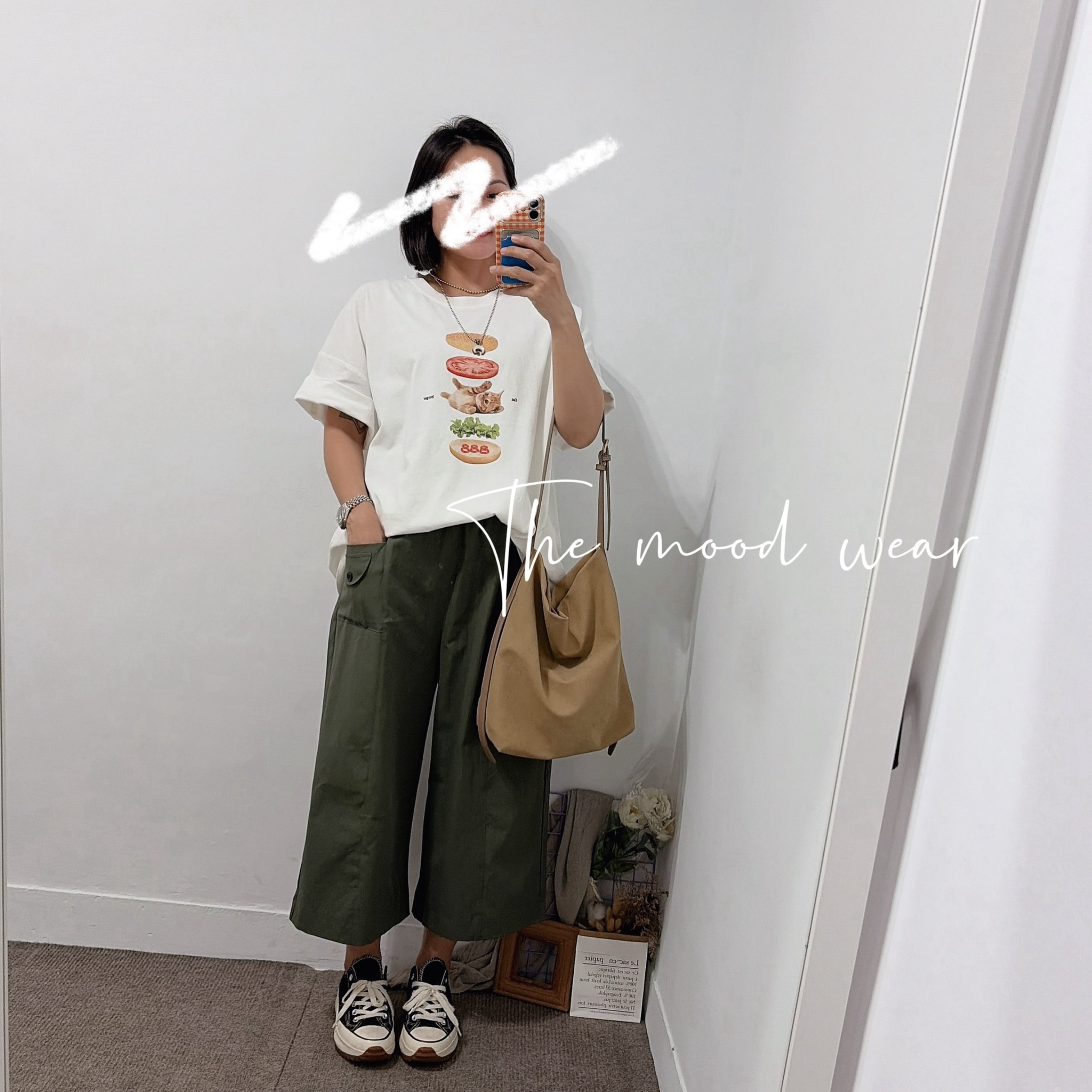 超可愛漢堡夾貓咪 休閒寬鬆短T(黑色/白色)