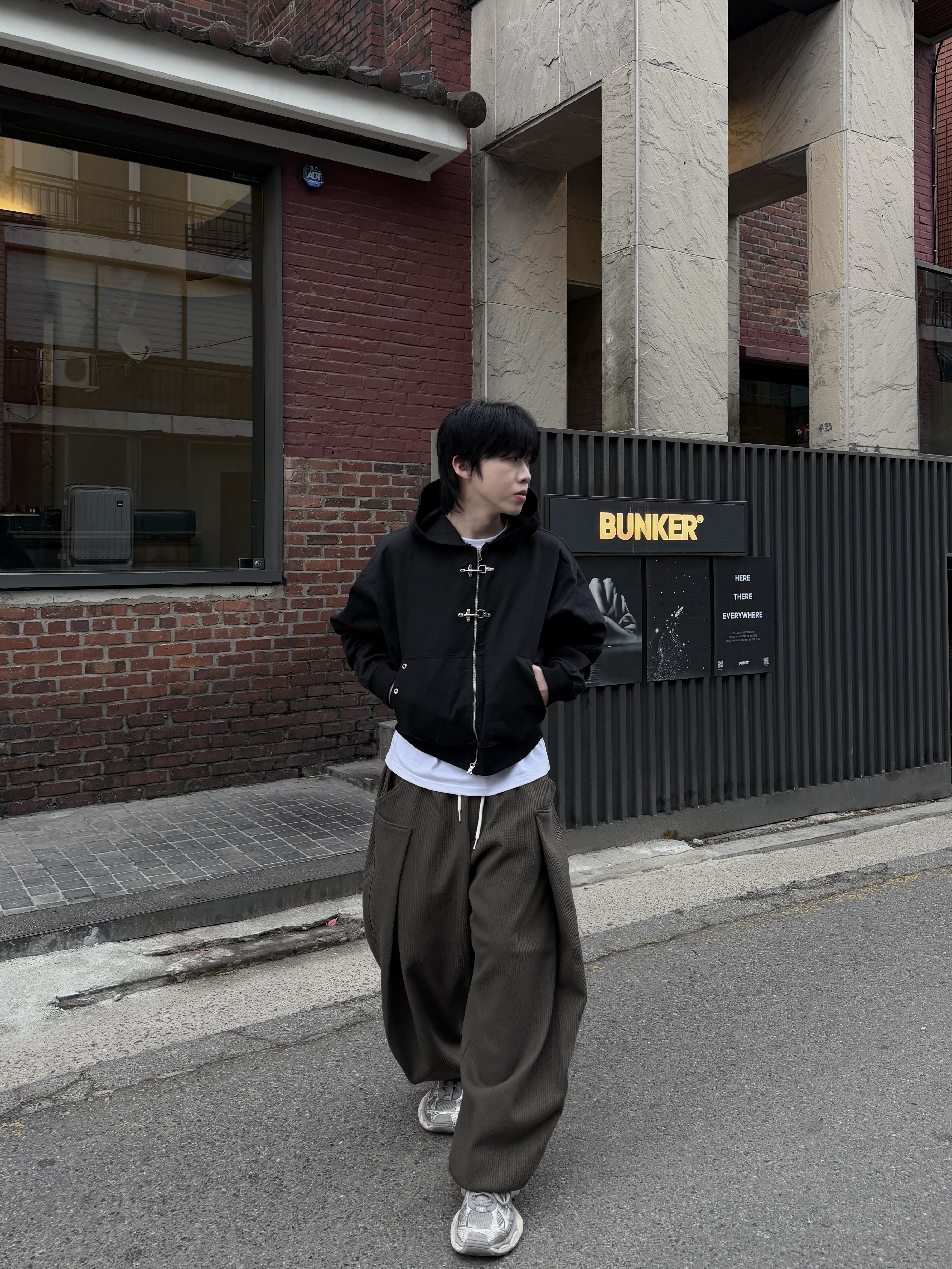 消防釦 金屬卯釘 寬鬆連帽外套