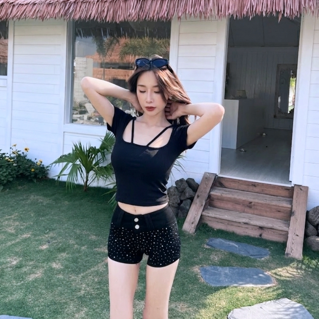 【鎖骨細繩】DOMISS自訂! 帶胸墊短版上衣 短袖T恤(現貨)