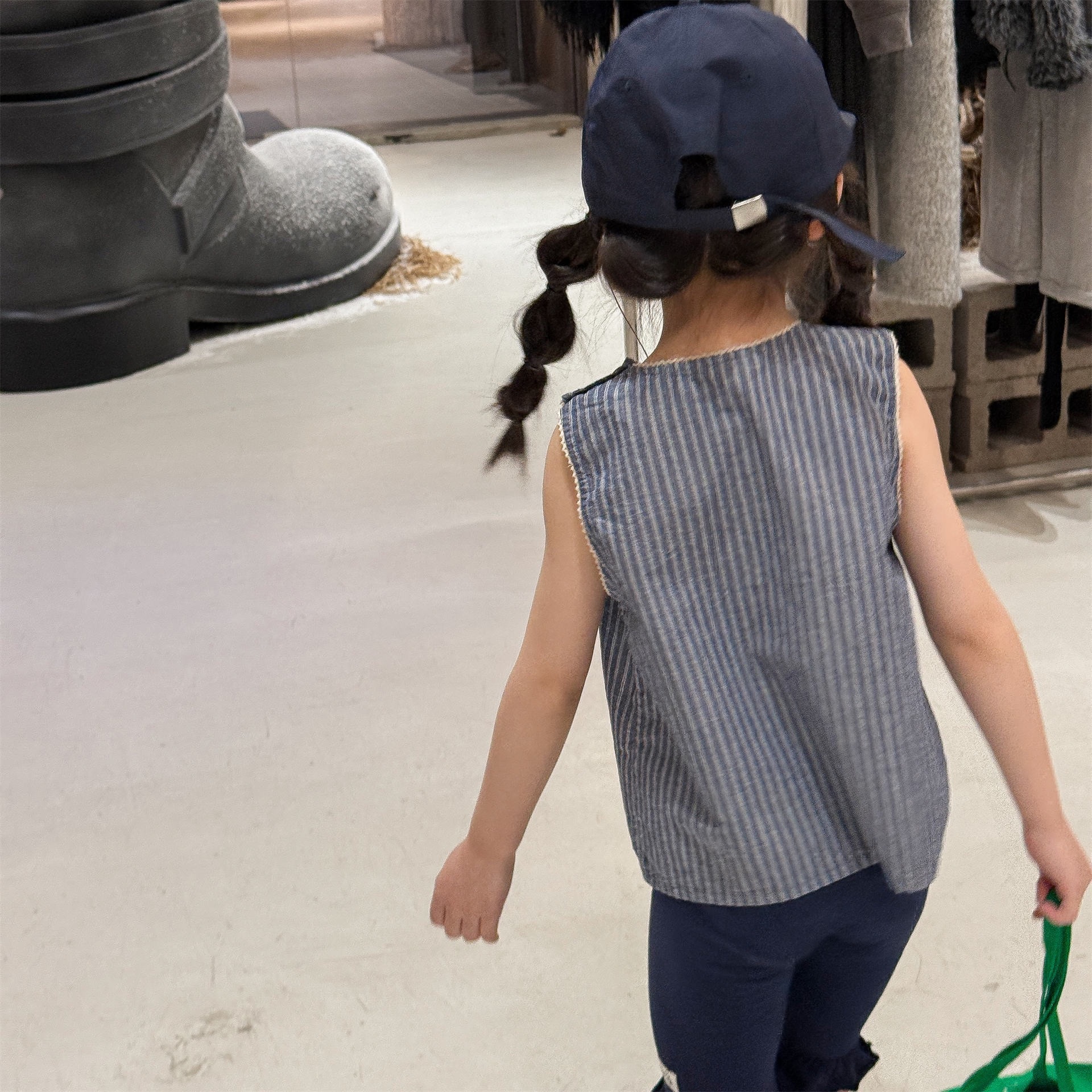 花邊直條無袖上衣