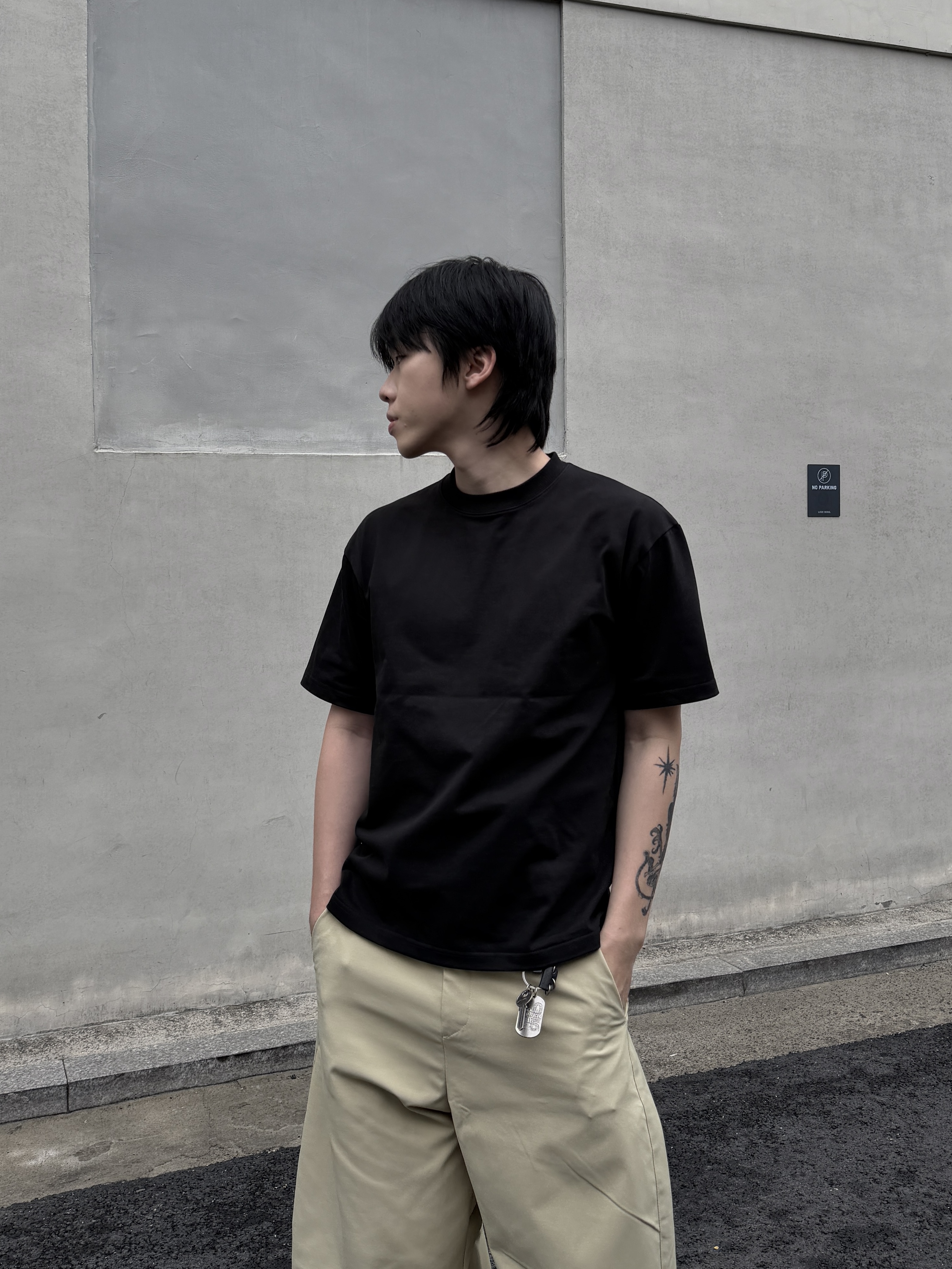 BOXY 微挺棉感 素面圓領 寬鬆短版上衣