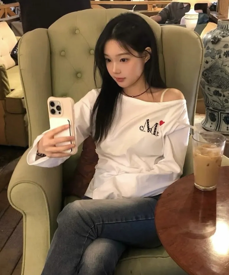 （現貨）韓牌 MUCENT LOVRITS 斑點愛心logo 斜肩 長袖 P0000BGR