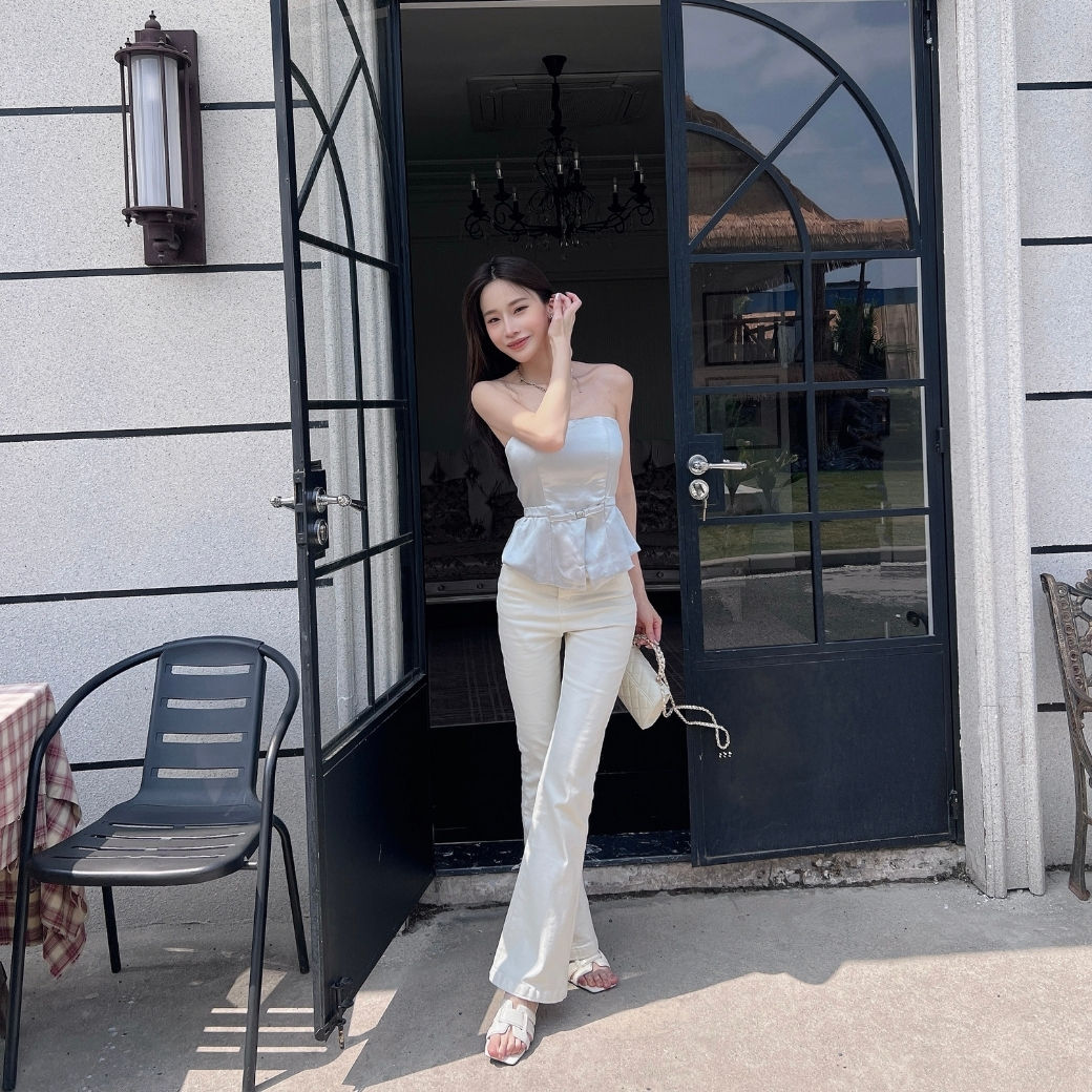 【珍珠光澤】DOMISS推薦! 平口帶胸墊上衣 緞面設計感上衣(現+預)