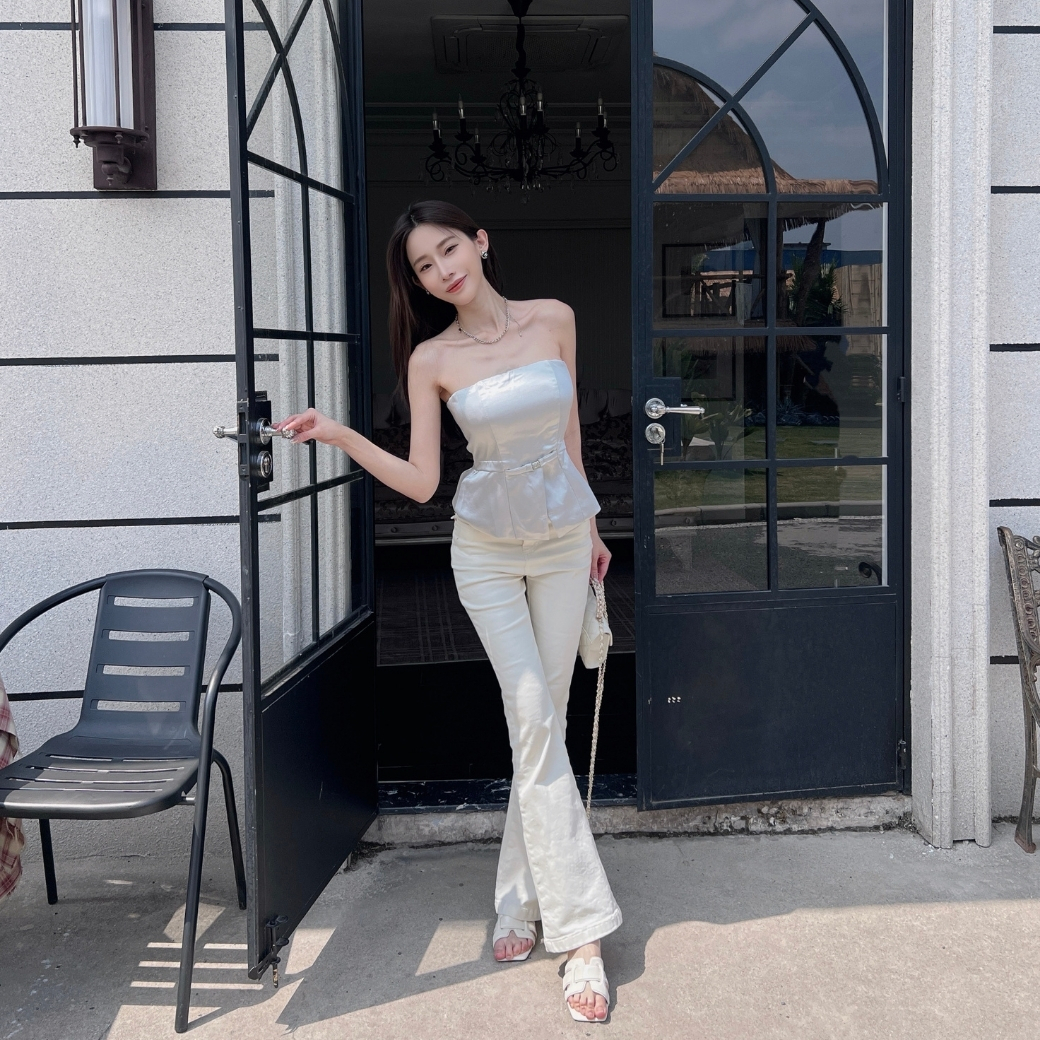 【珍珠光澤】DOMISS推薦! 平口帶胸墊上衣 緞面設計感上衣(現+預)