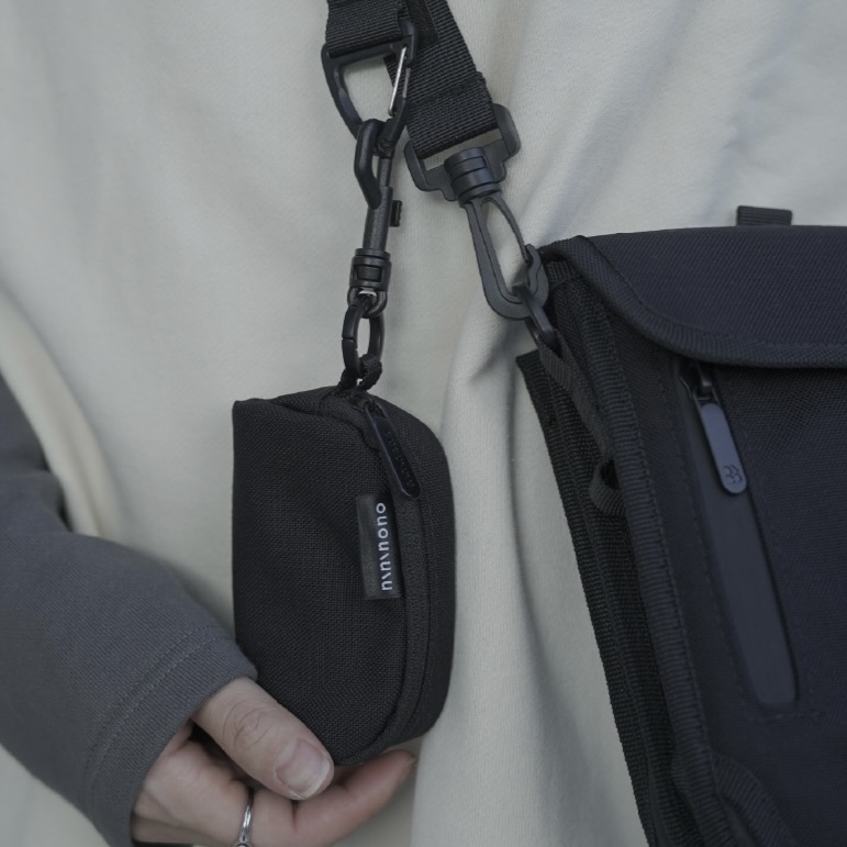 [預購]【放鬆漫遊組】外掛迷你包＋森心舒暖精油(隨身滾珠瓶) [贈]森癒空間噴霧3ml(隨身攜帶款)