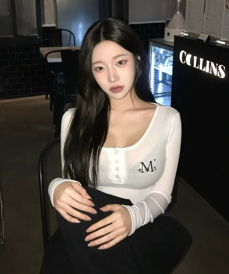 （現貨）韓牌 MUCENT ANIV U領 修身 長袖 P0000BLL