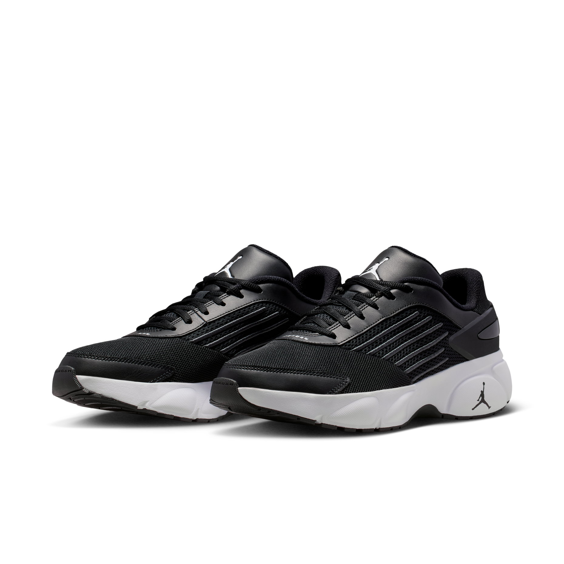 男鞋 NIKE JORDAN TRUNNER FLOW 黑白色 網眼 緩震 喬丹 支撐 運動鞋【IO2091-003】