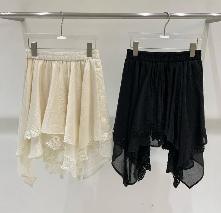 FC17  lace 裙 腰  26 -41 HIP  52 長16.5 -25  $529 (一口價)