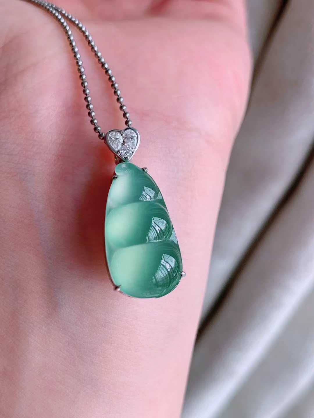 36412 翡翠冰種福豆吊墜