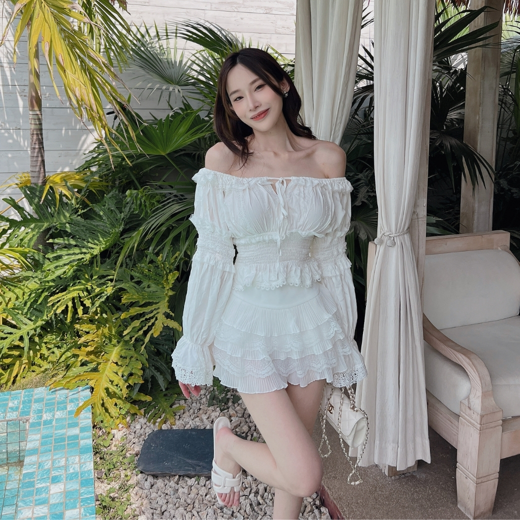 【南法時光】DOMISS法式蕾絲拼接一字領澎袖上衣