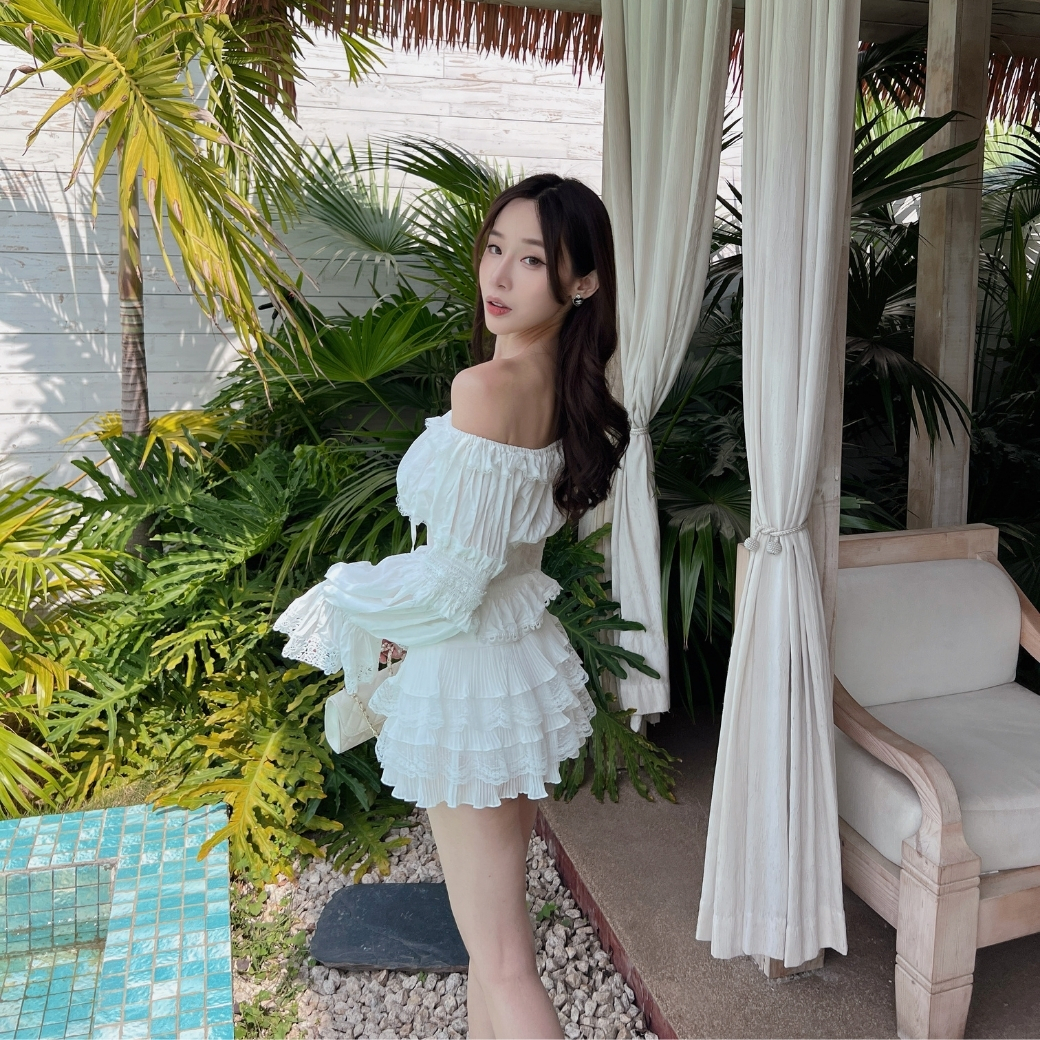 【南法時光】DOMISS法式蕾絲拼接一字領澎袖上衣