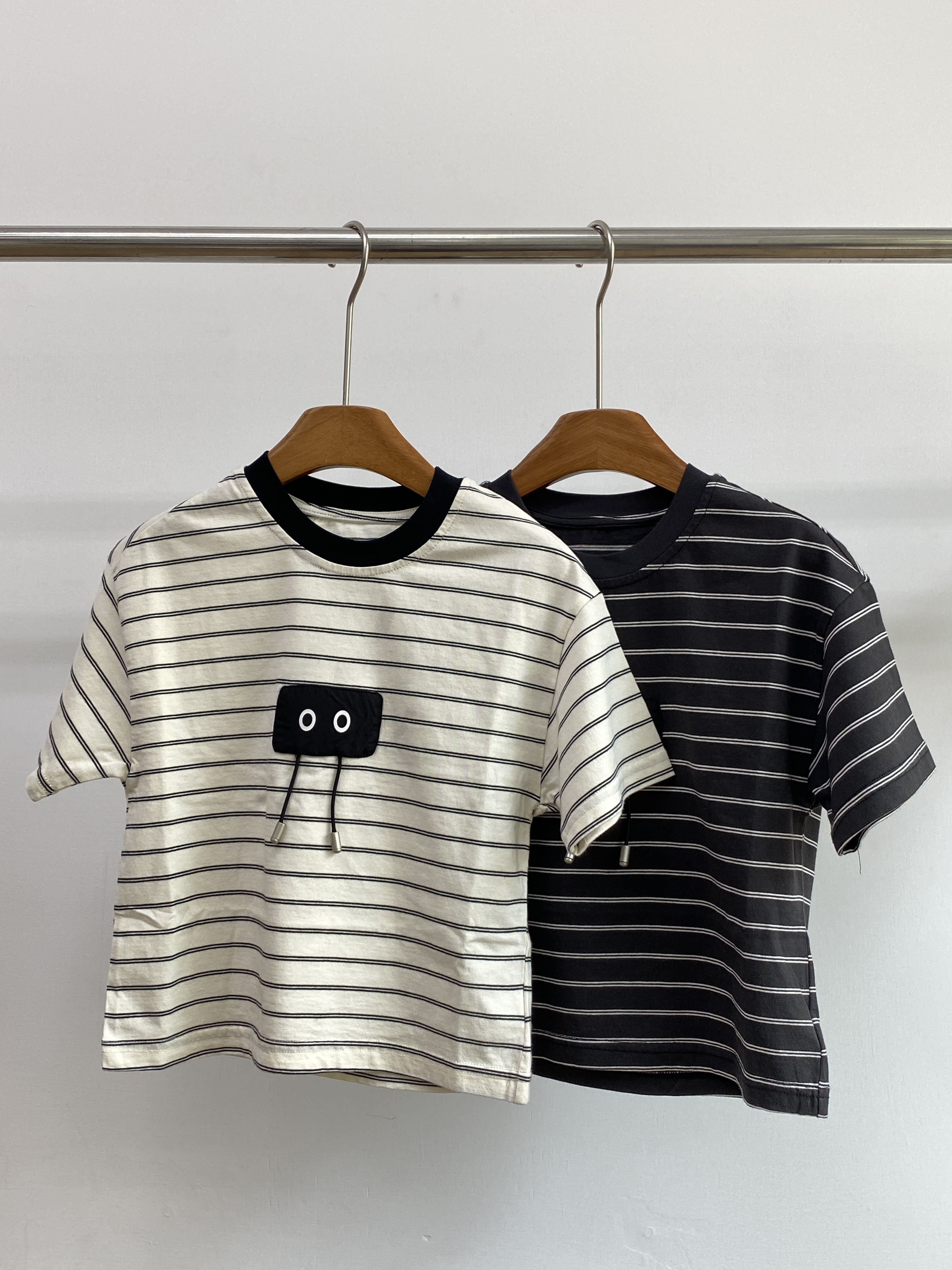 A04473造型眼睛條紋上衣