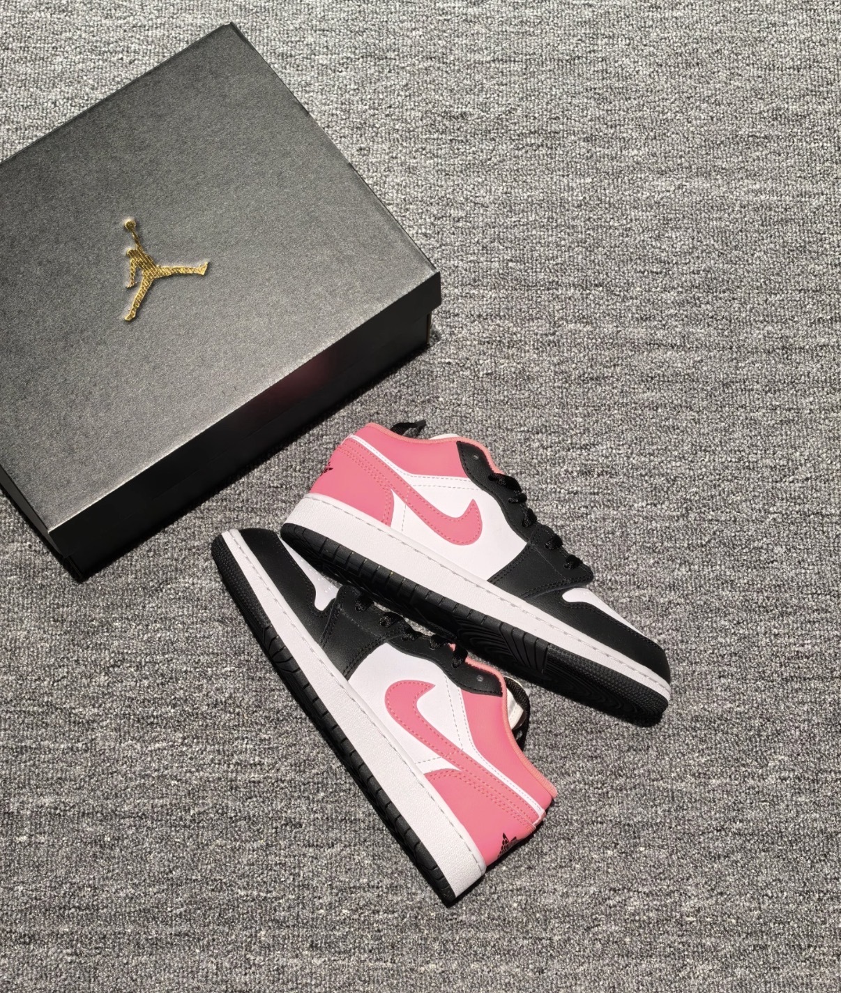 大童鞋 女生尺寸 NIKE AIR JORDAN 1 LOW GS 白粉黑 皮革 復古 休閒籃球鞋【553560-025】