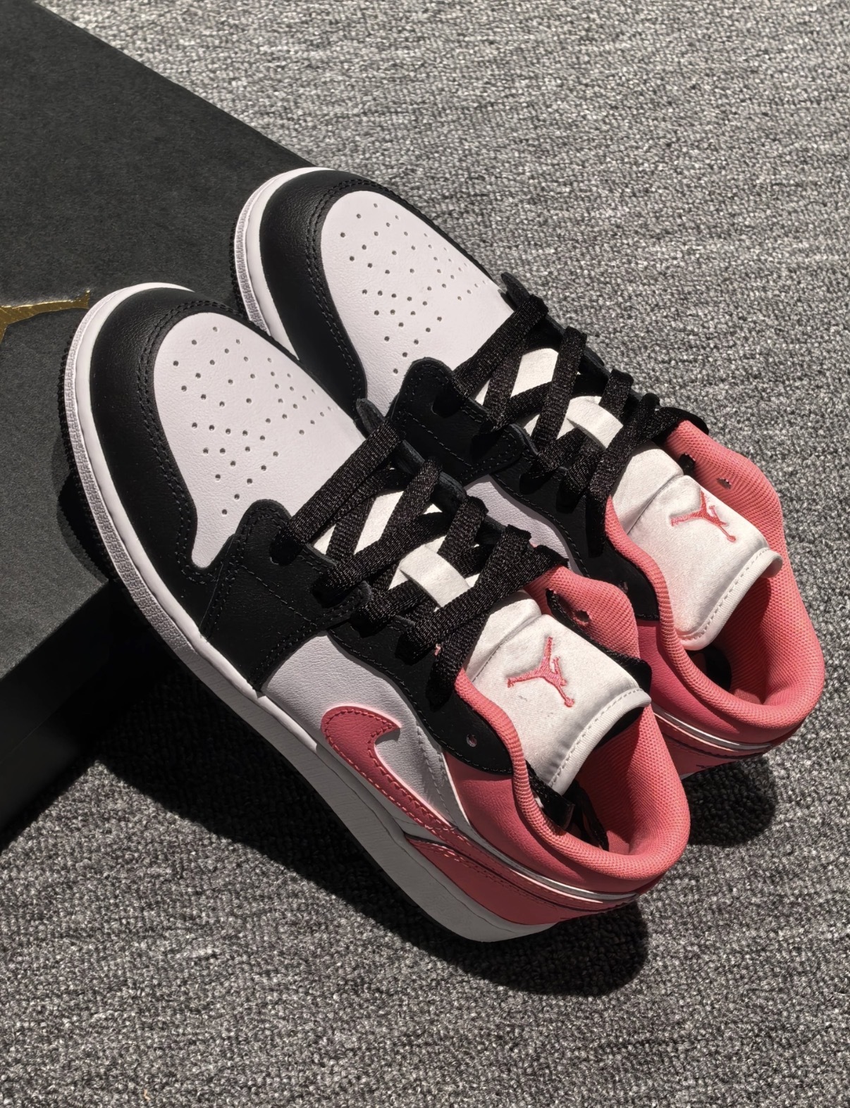 大童鞋 女生尺寸 NIKE AIR JORDAN 1 LOW GS 白粉黑 皮革 復古 休閒籃球鞋【553560-025】