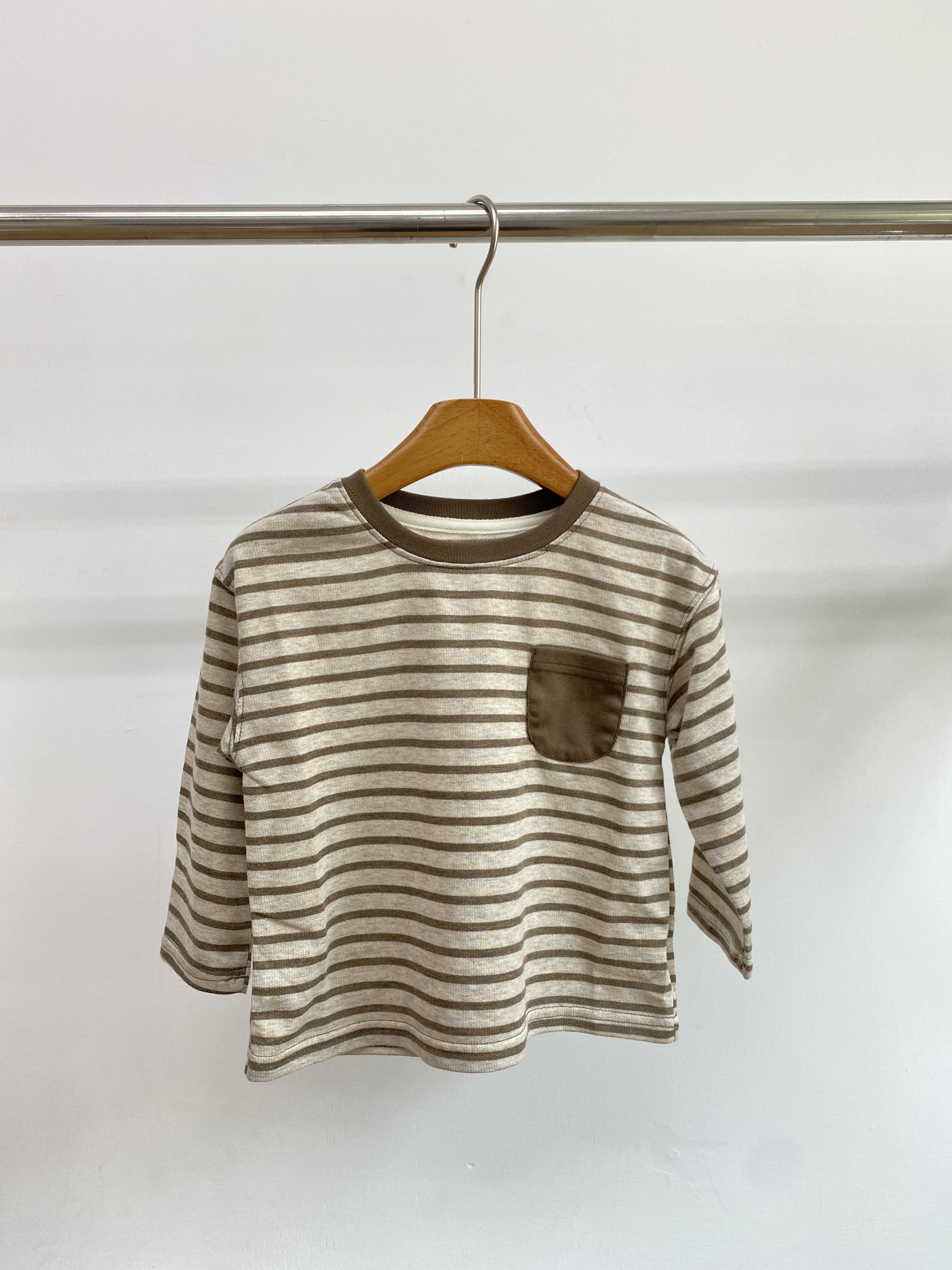 A04474圓領口袋條紋上衣