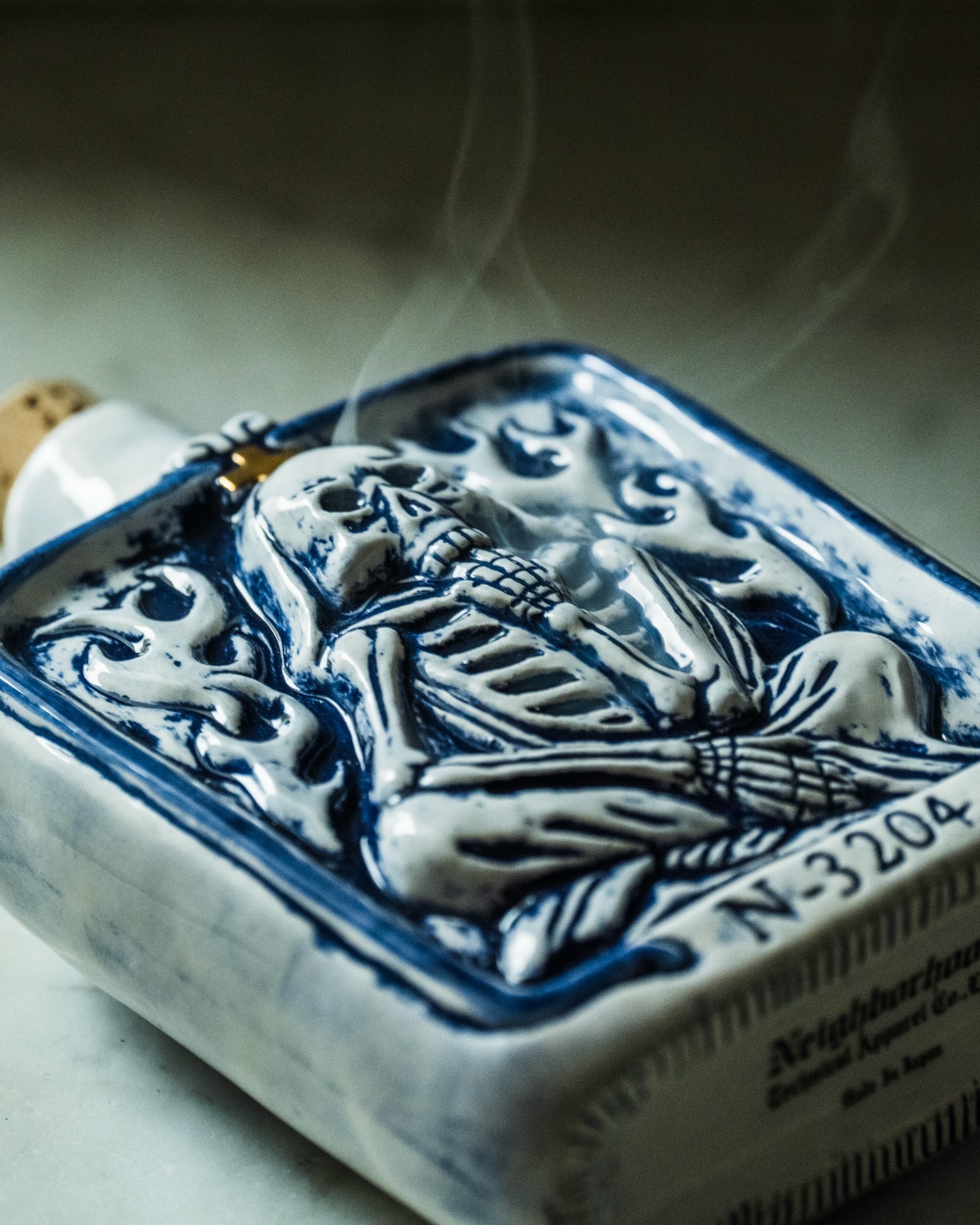 Neighborhood Bottle Incense Chamber 酒瓶 陶瓷 線香座 黑 / 藍 261AINH-AC01