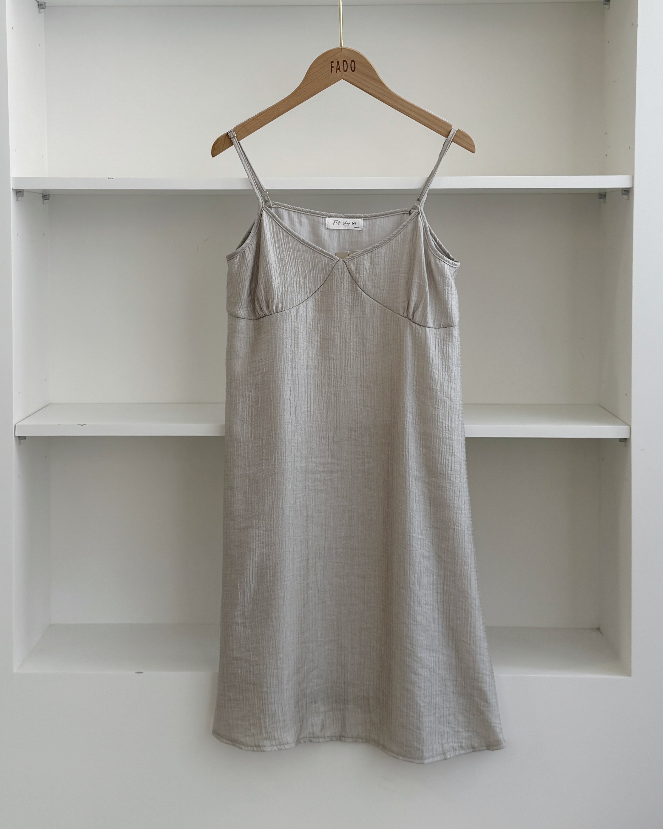 法朵Fado shop｜低調微光🌙水波紋細肩洋裝 6705001 四色