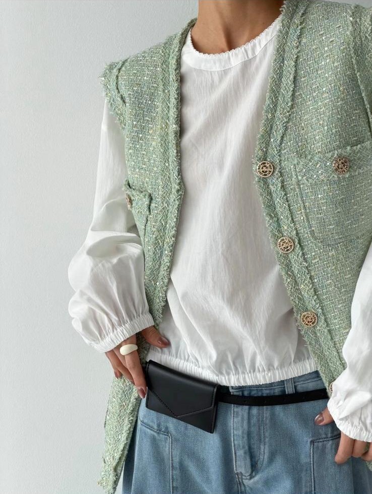 ME01  小香風背心 胸 43 長25.5  $599 (一口價)