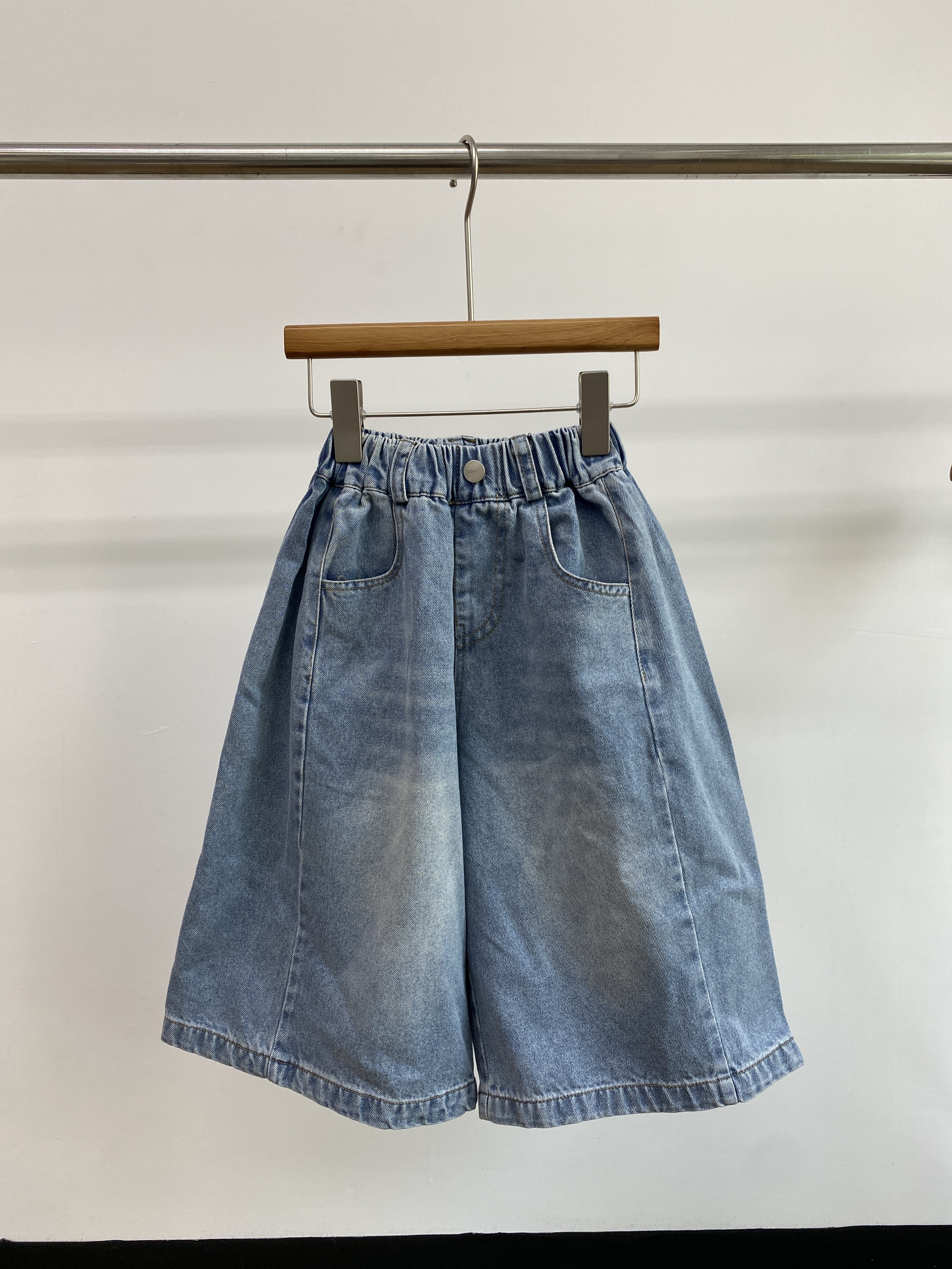 A04482淺藍刷白牛仔六分褲