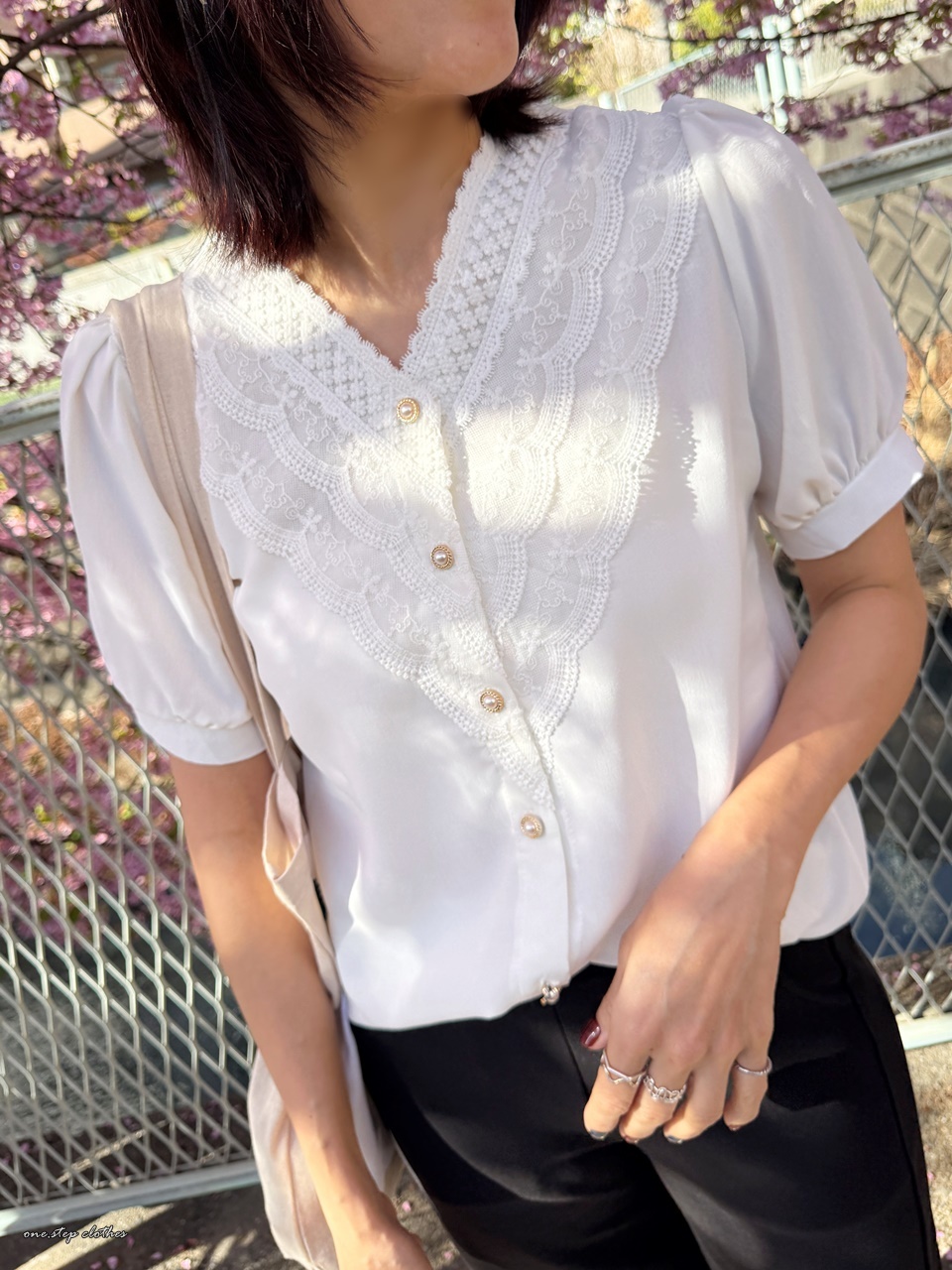 正韓優雅V蕾絲雪紡上衣 (白)