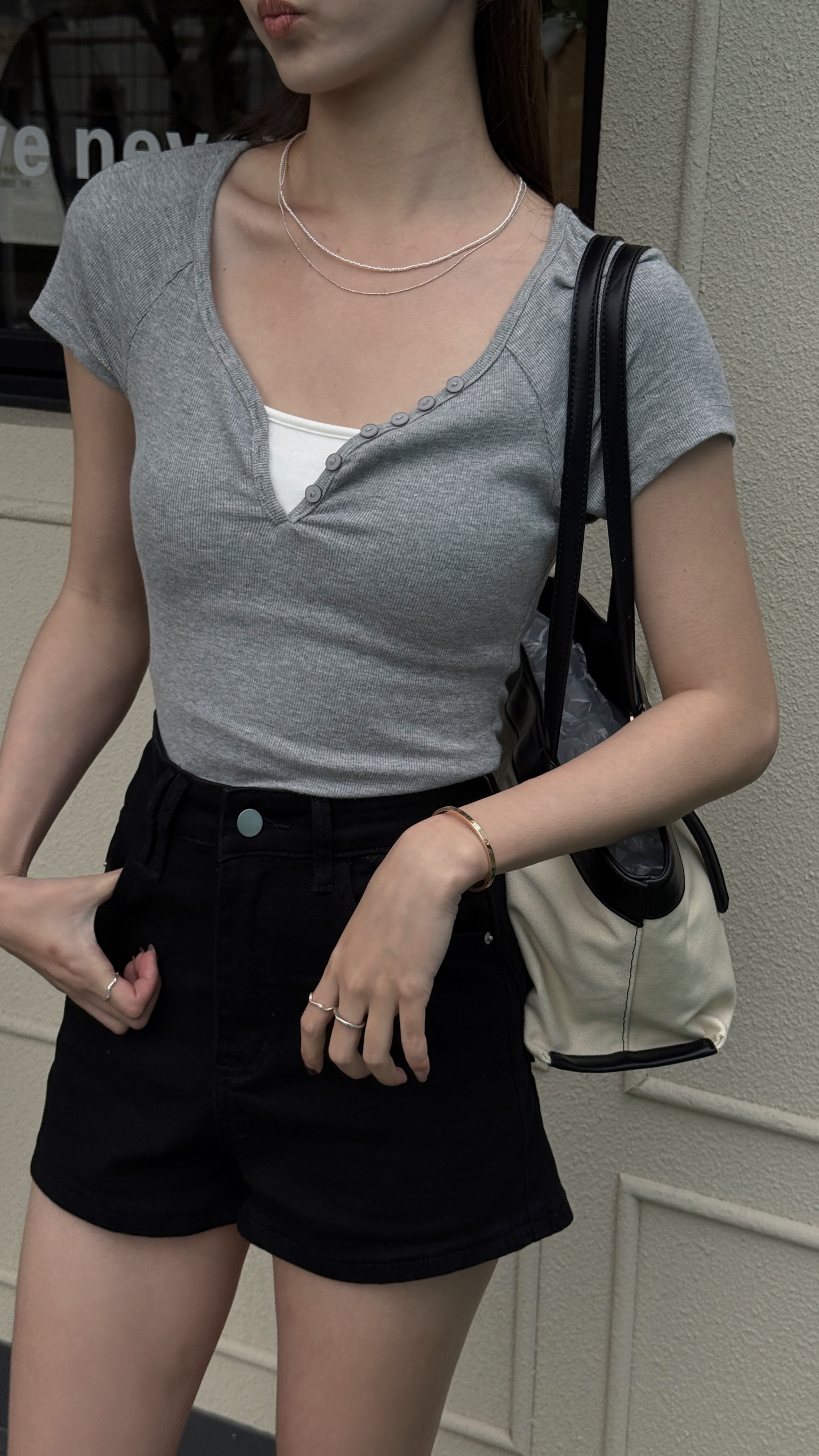 不規則排釦v領上衣