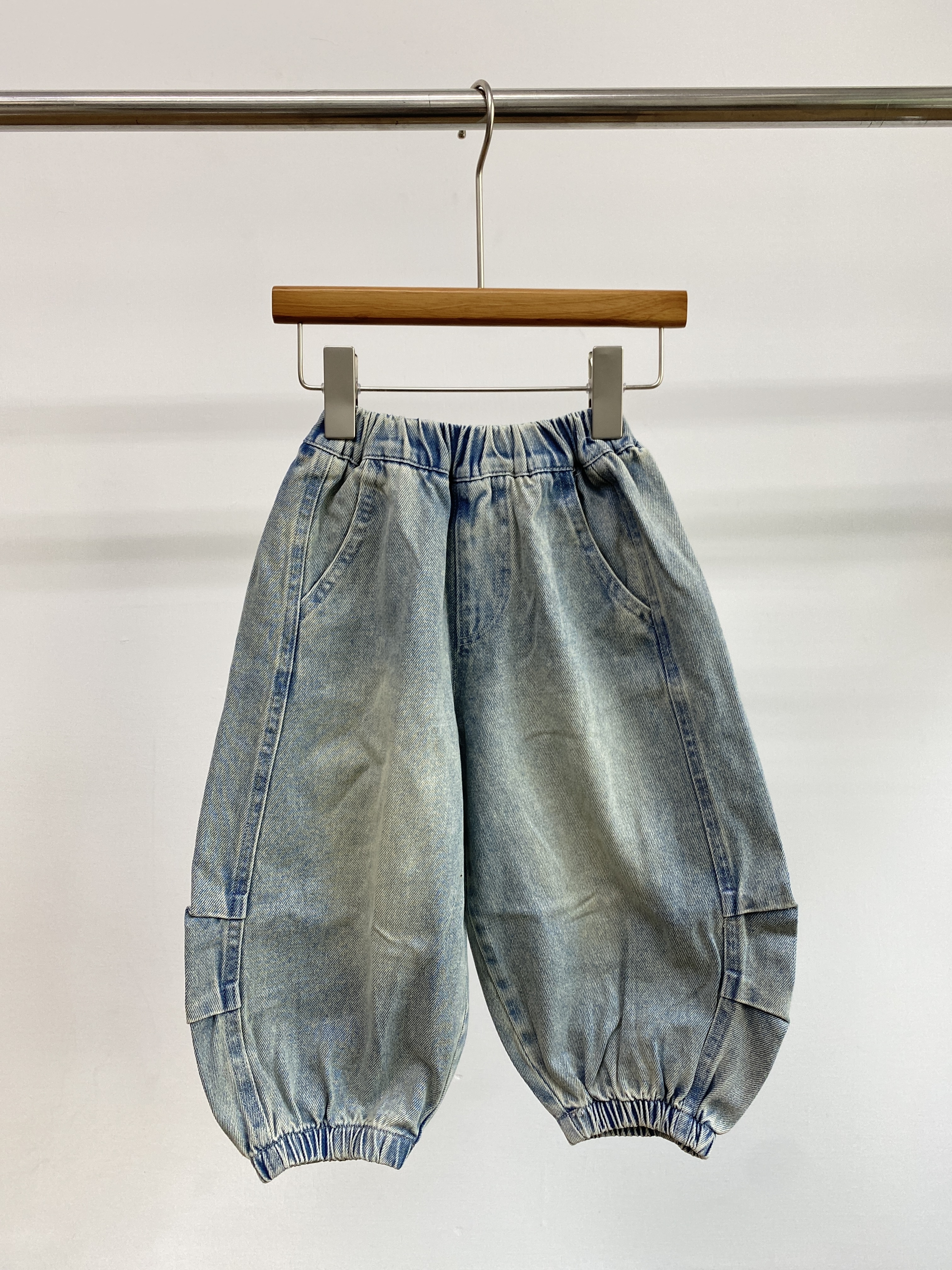 A04483鬆緊腰圍縮口牛仔褲