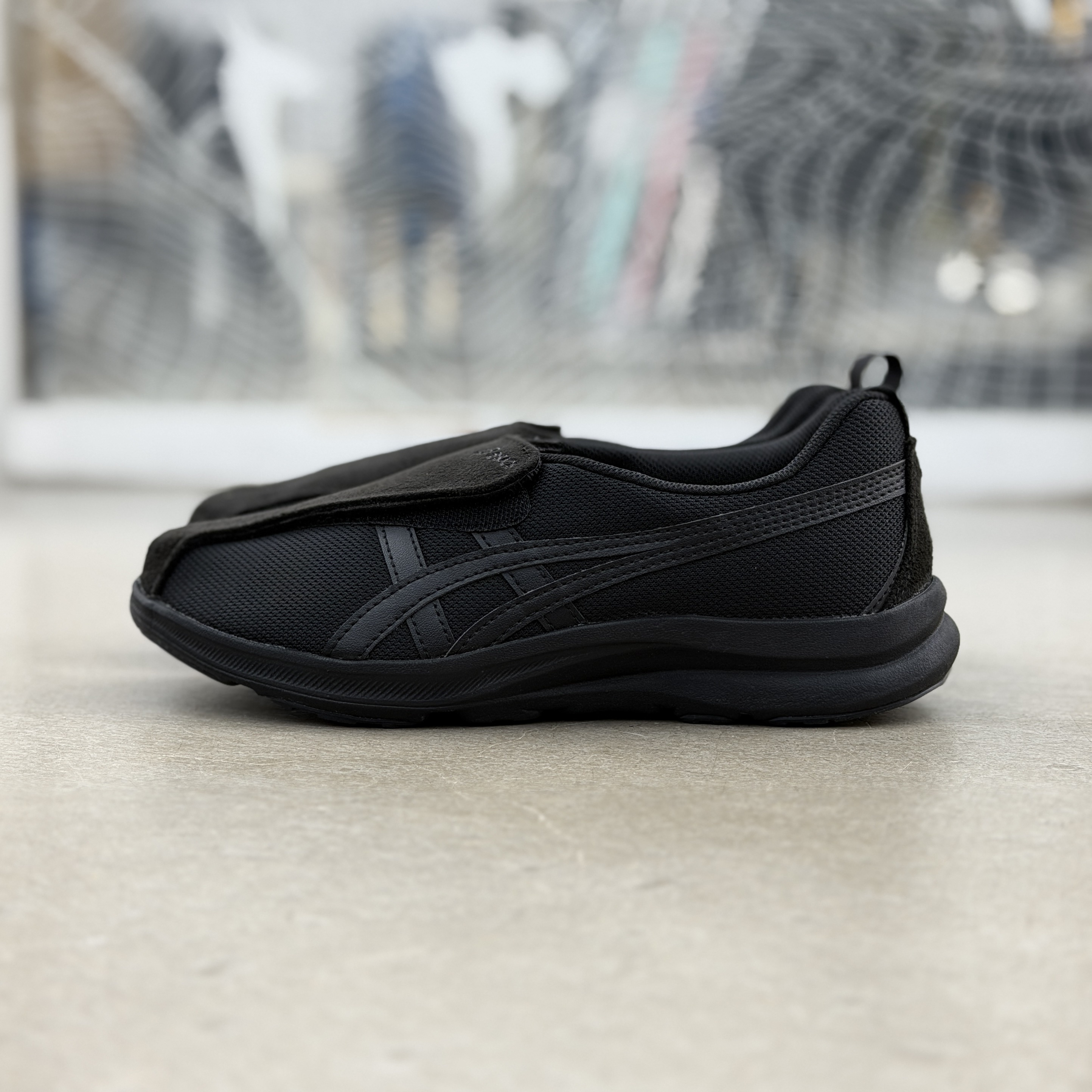 Asics Walker- Black (女裝)