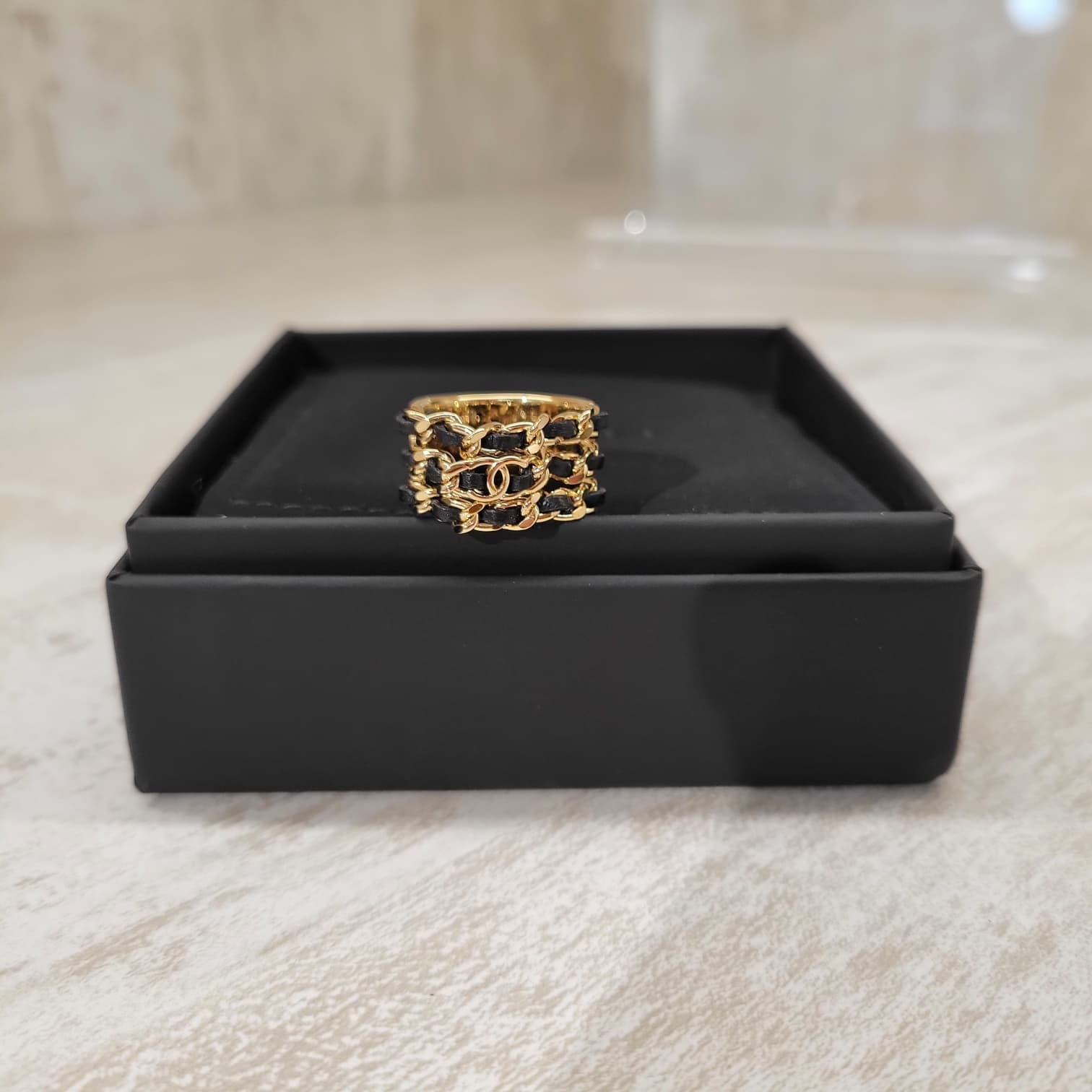 CHANEL ABH133 BLACK LEATHER GOLD RING 皮穿鏈