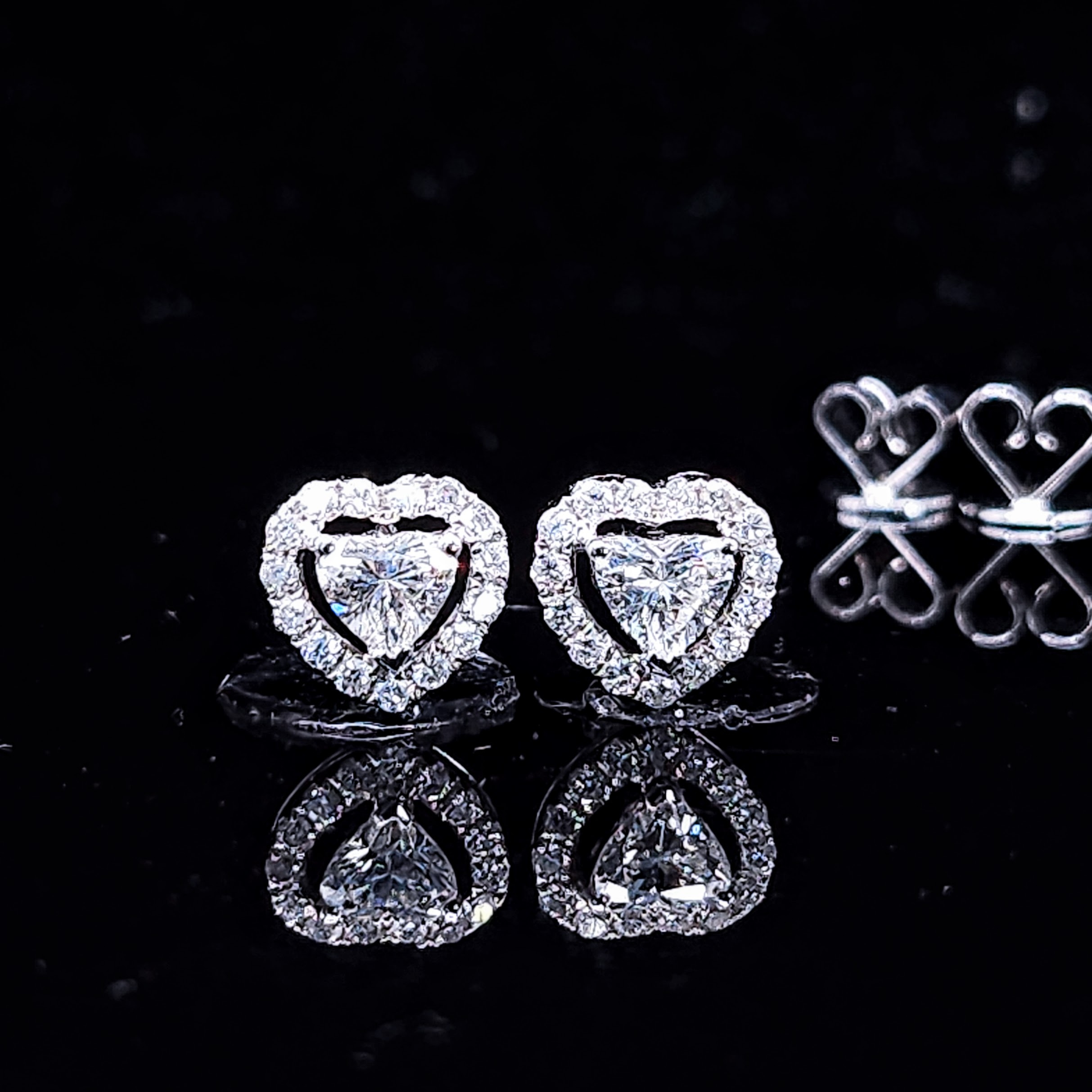 全新18K白金【主石59份梨形鑽石】配小鑽共91份耳環