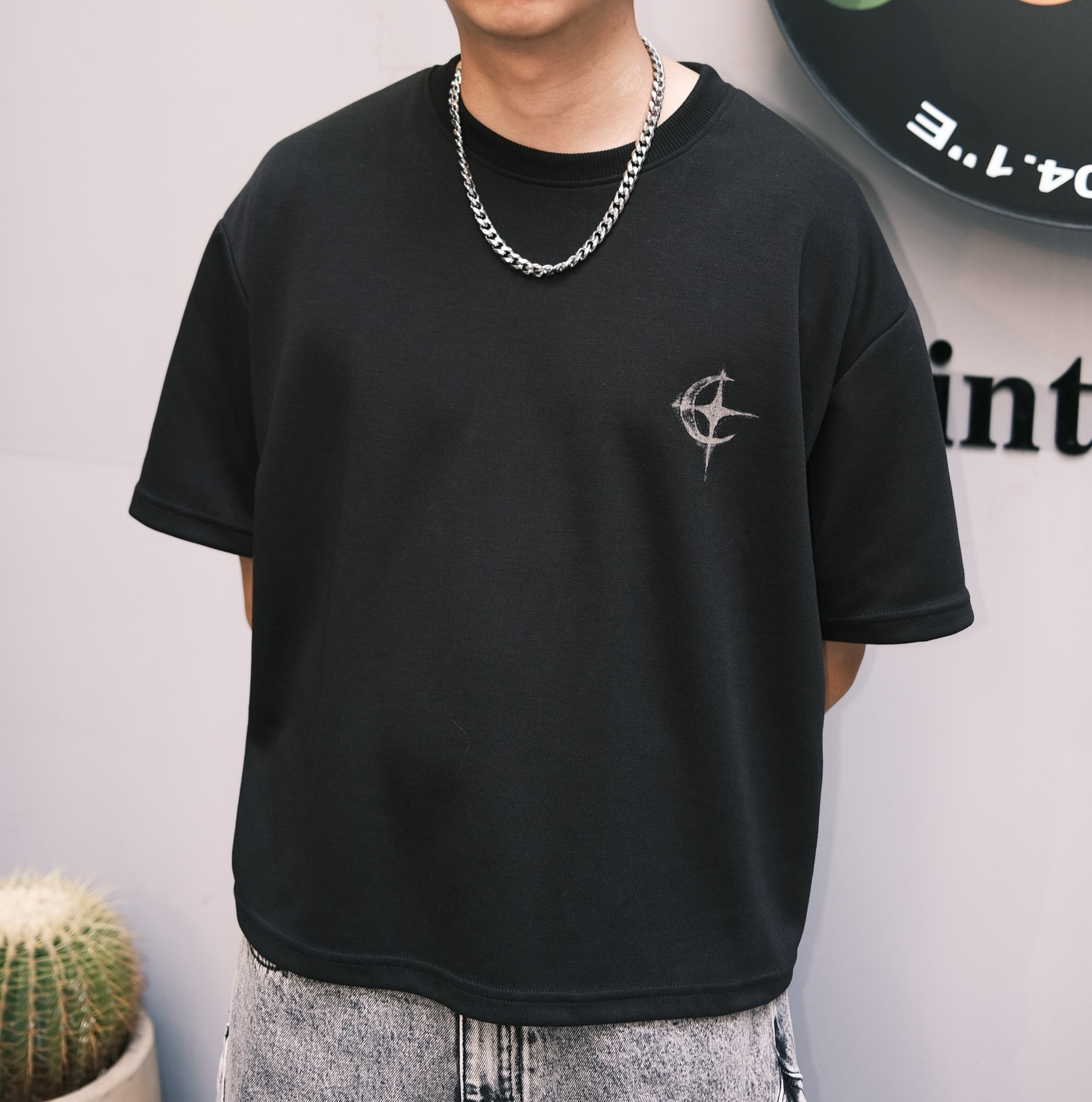 BOXY噴漆圖騰寬短T