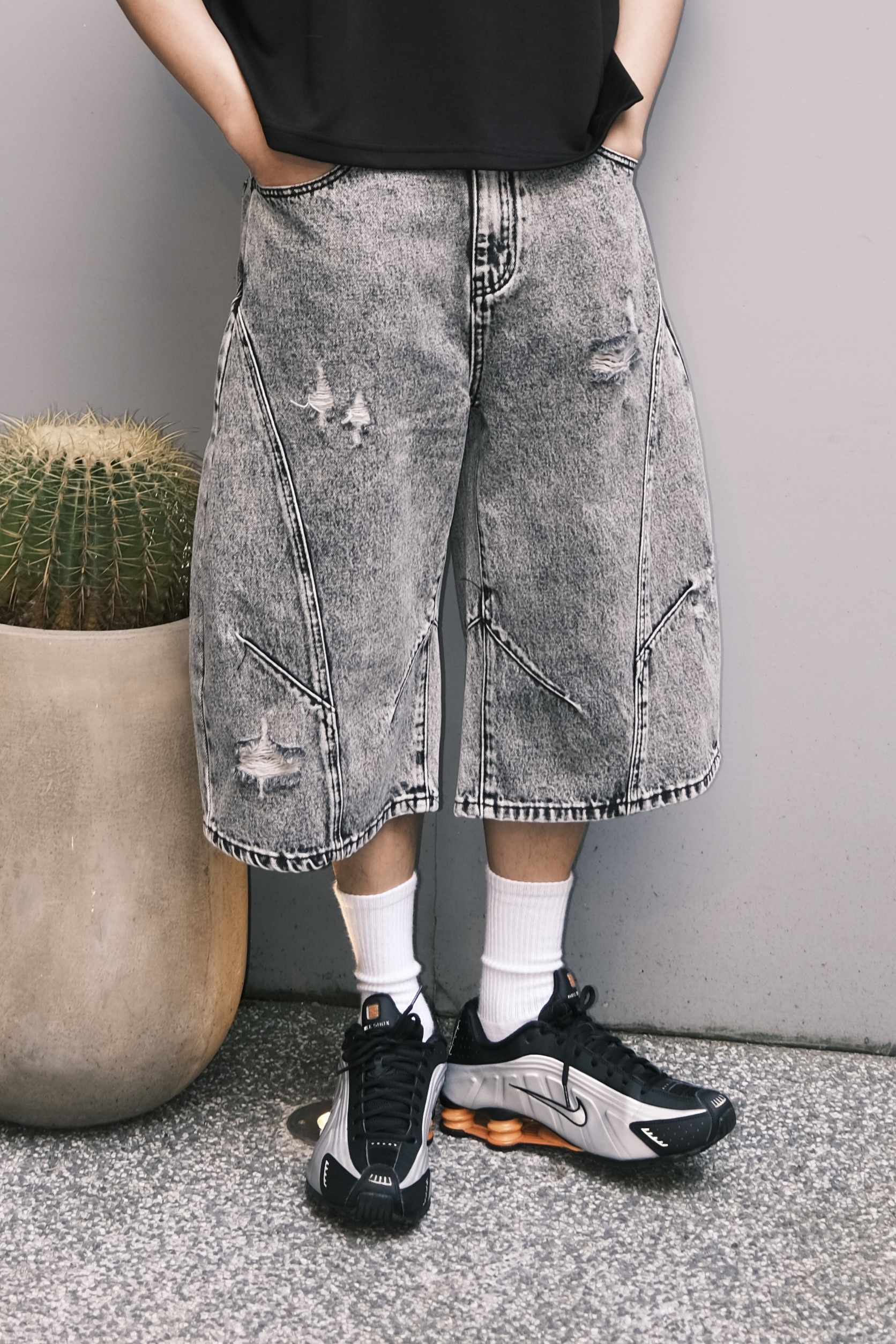 水洗破壞彎刀短褲