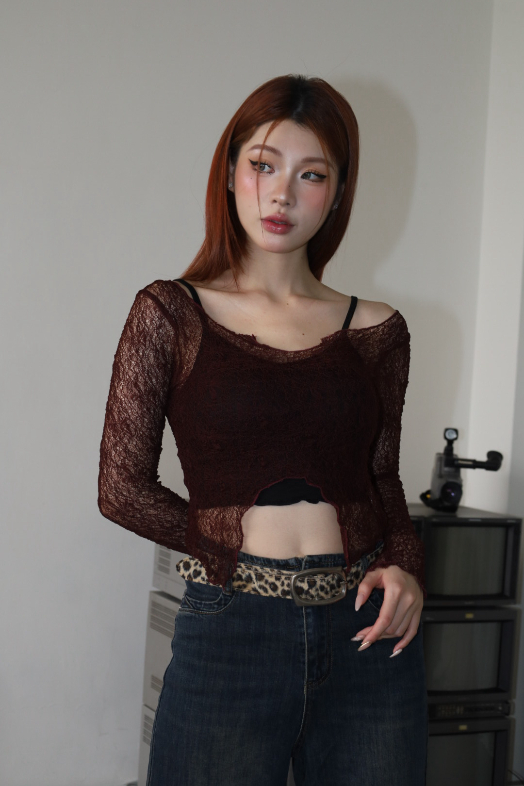 [ Ananas設計款✨]下襬開衩蕾絲上衣