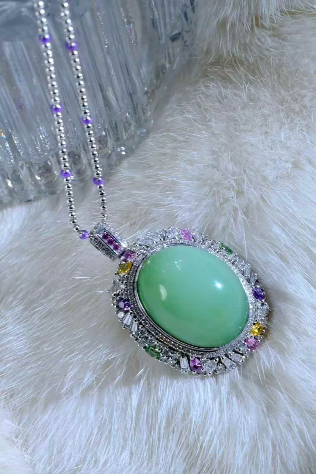 36726 和田玉黑羊洞薄荷綠鴿子蛋吊墜