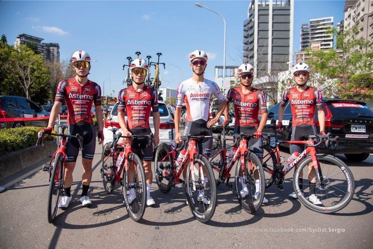 環台賽2026 Astemo車隊 杜志濠穿著不同於隊友的車衣 讓車友理解領騎衫與國家冠軍衫的差異