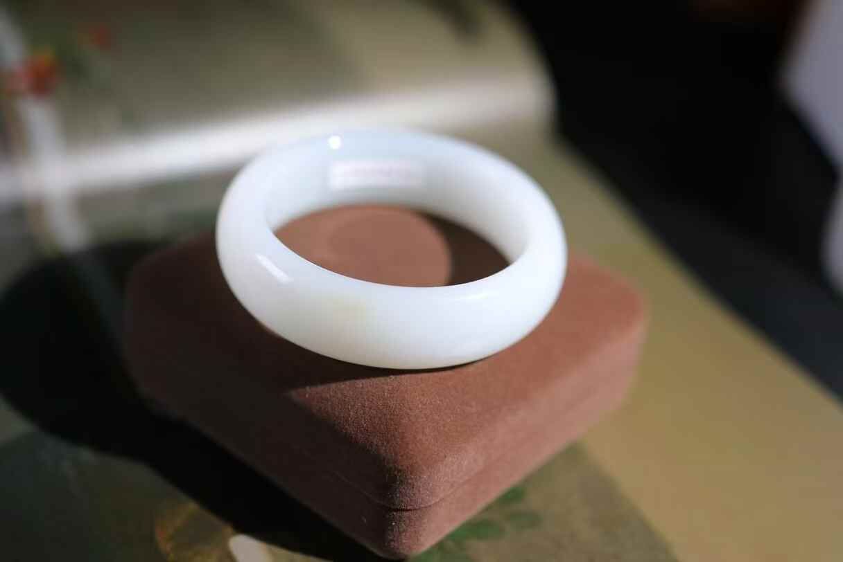 和田玉羊脂寬版手鐲,天然和田玉軟玉