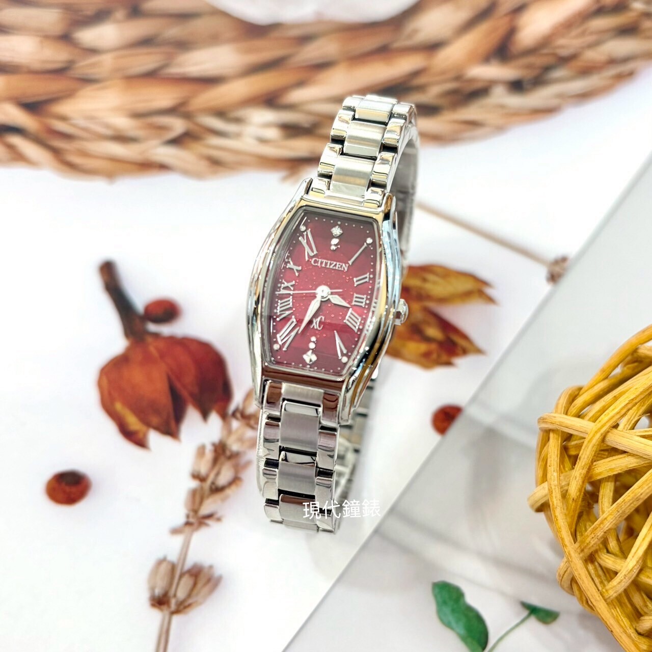 【CITIZEN 星辰】xc酒桶型通路限定 EW5541-50W 19.5X32.1mm 現代鐘錶