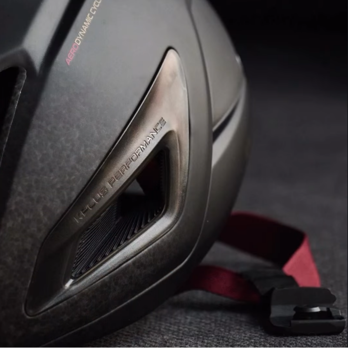 限量預購【KPLUS】馬年限定 AERVANA 安全帽 / Black Beauty 黑神駒（含特典不鏽鋼帽架）